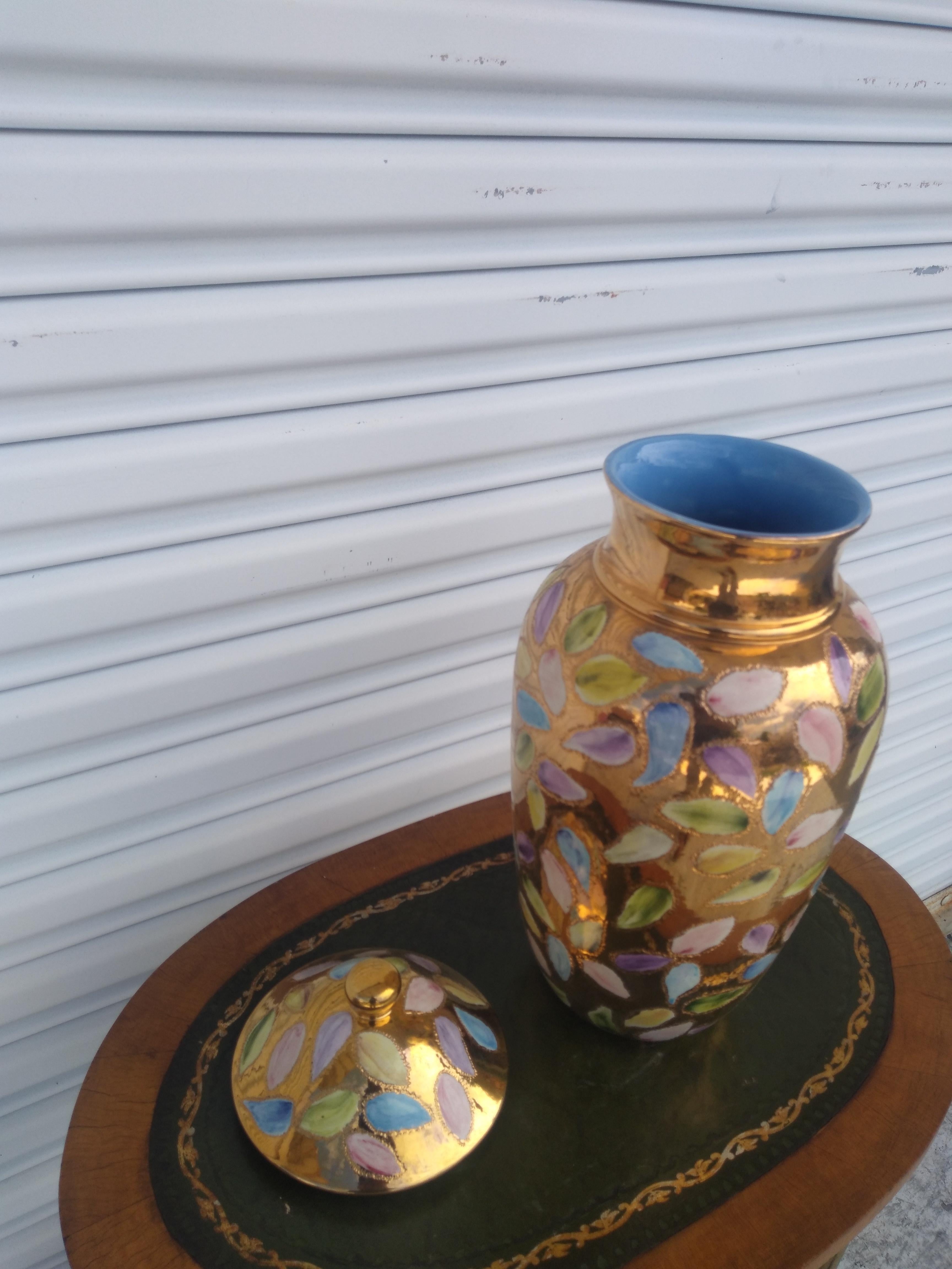 Großes handbemaltes Ingwerglas aus Gold, signiert E.S. (Handbemalt) im Angebot
