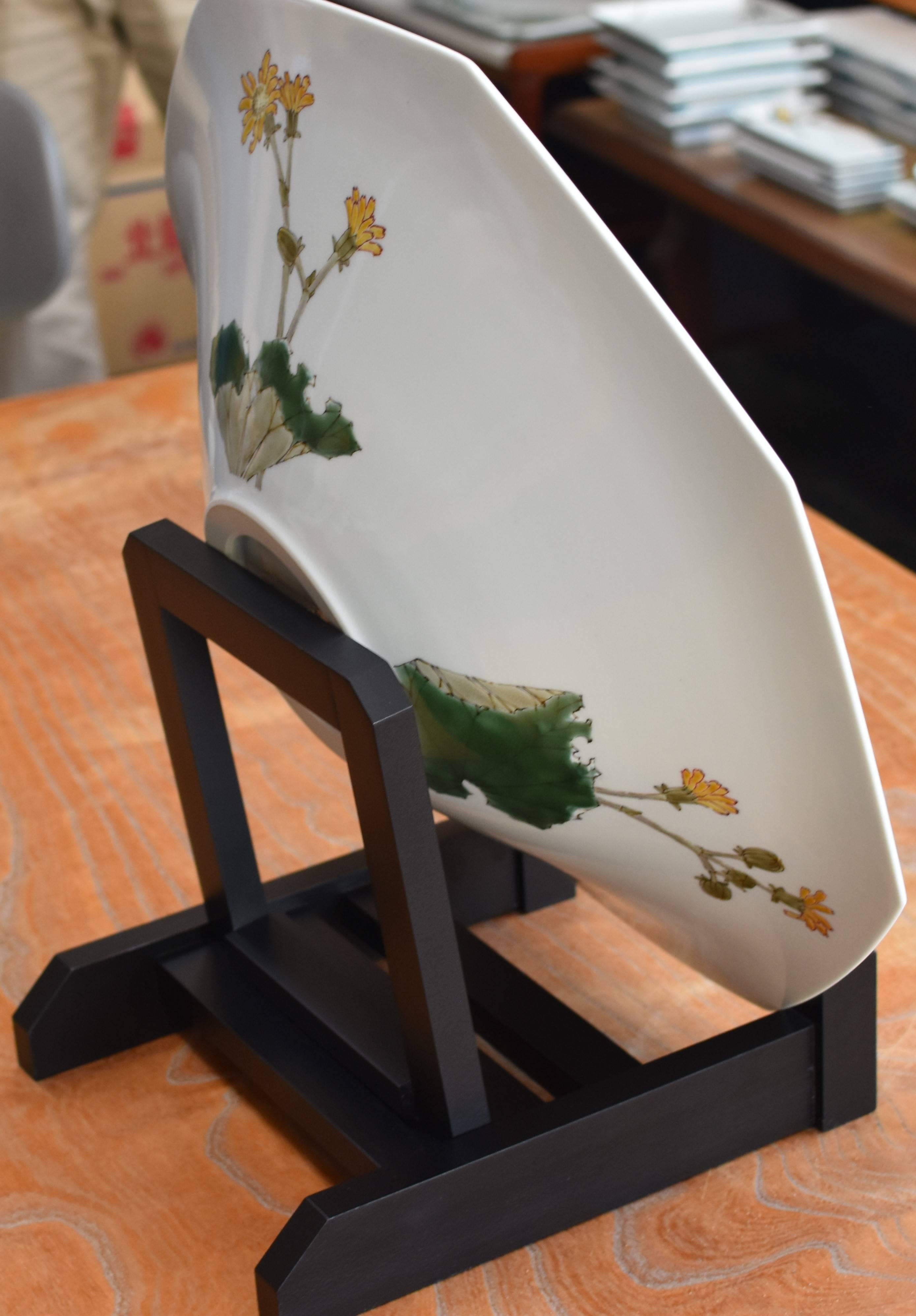 Japanese Contemporary Large Green Yellow Porcelain Charger by Master Artist In New Condition In Takarazuka, JP