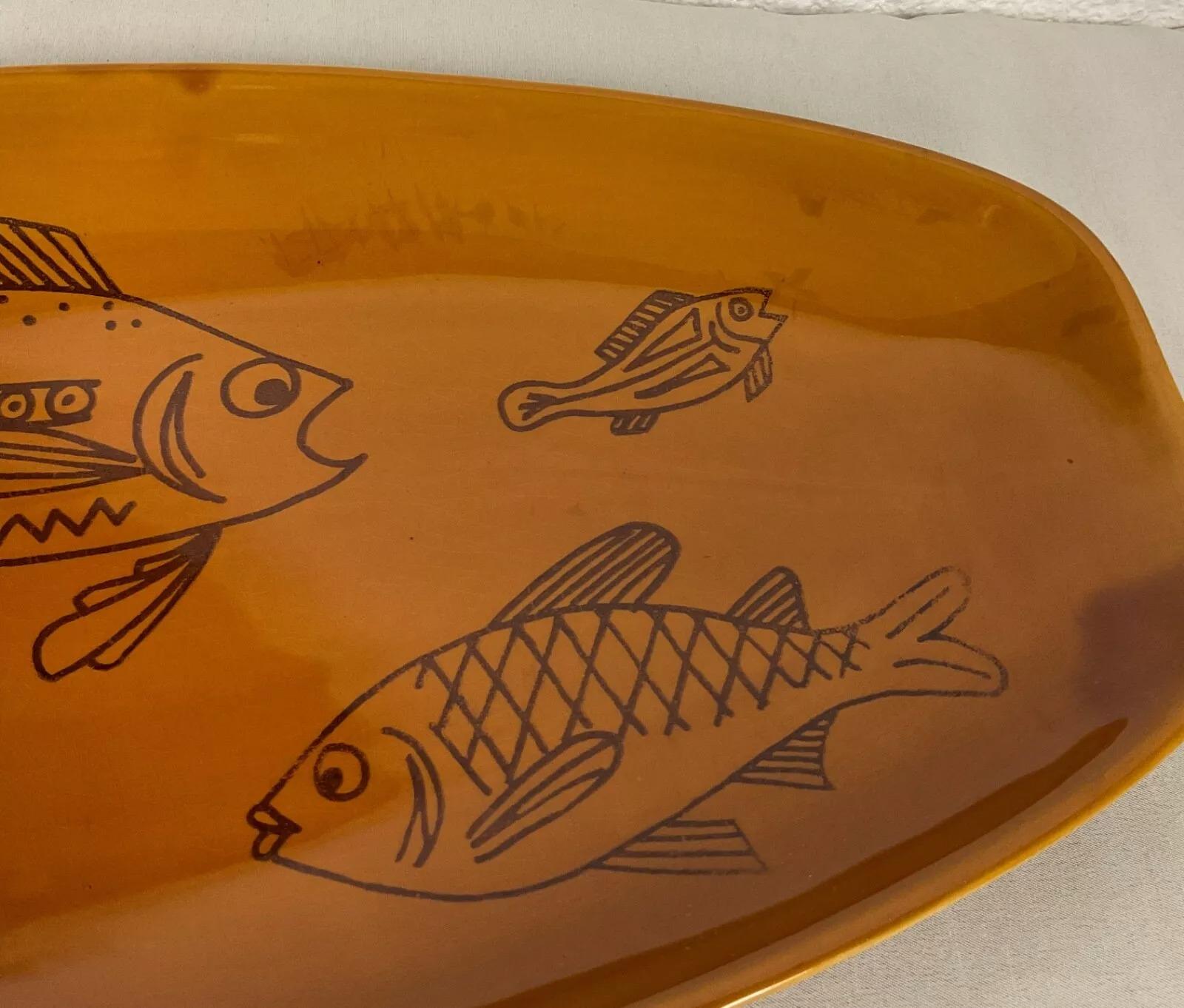 Porcelaine Grand plat à poisson Longchamp peint à la main - émail et glaçure craquelée - 2Y458 en vente
