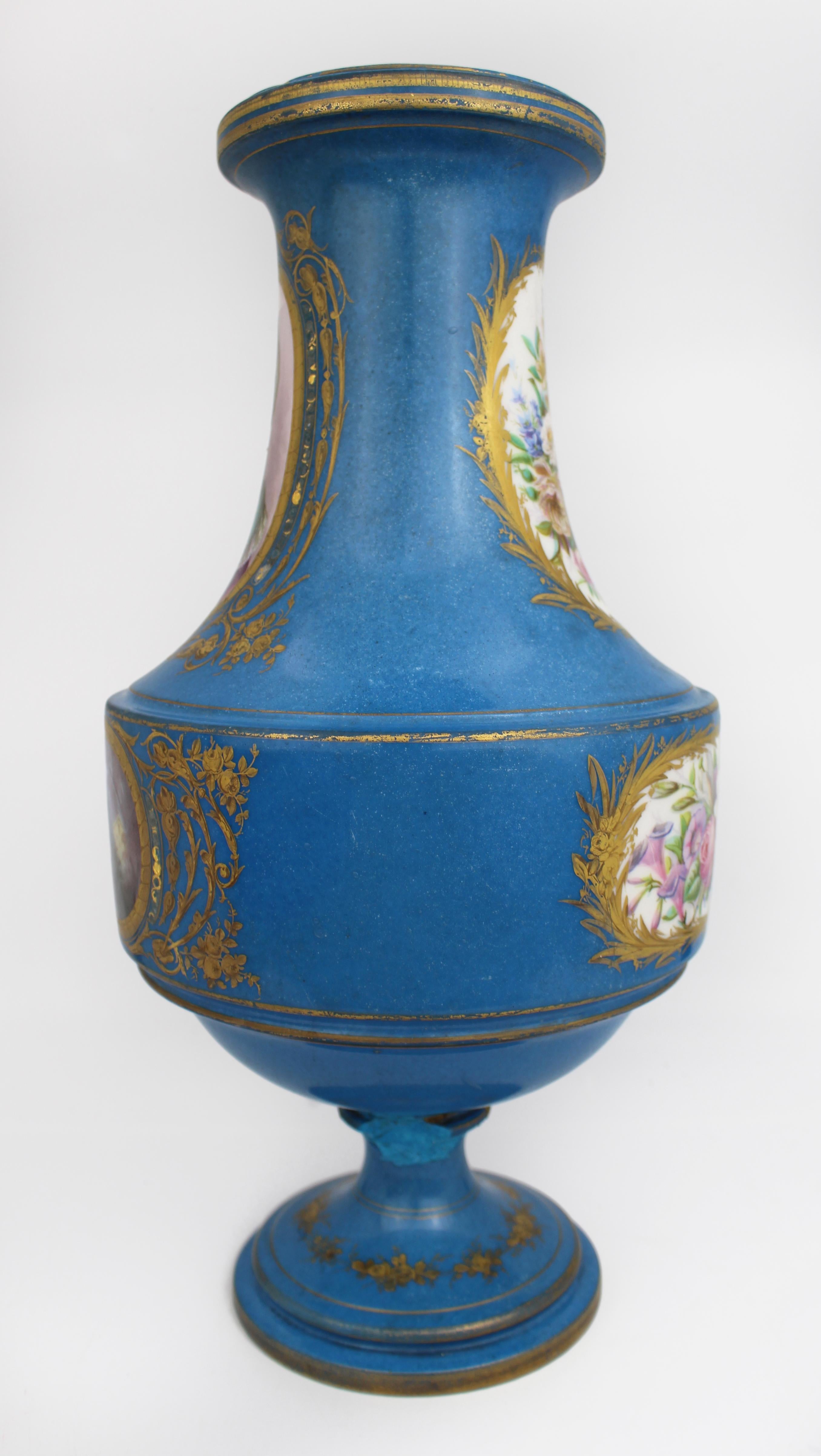 Gran jarrón de porcelana Bleu Céleste pintado a mano al estilo de Sèvres, Francia, hacia 1880 Francés en venta