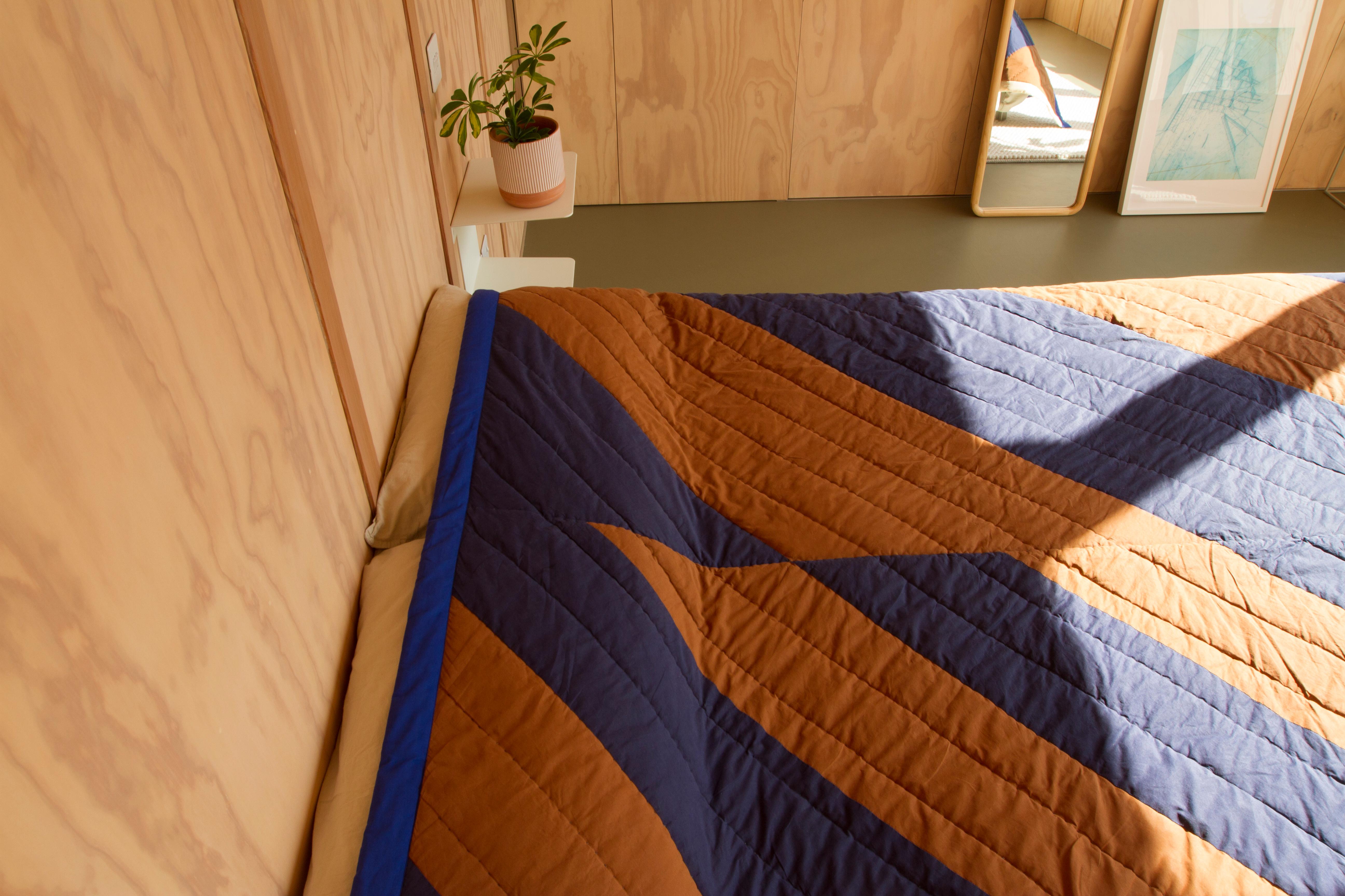 Extra large hand quilted patchwork bed quilt made from organic cotton throw In New Condition For Sale In London, London