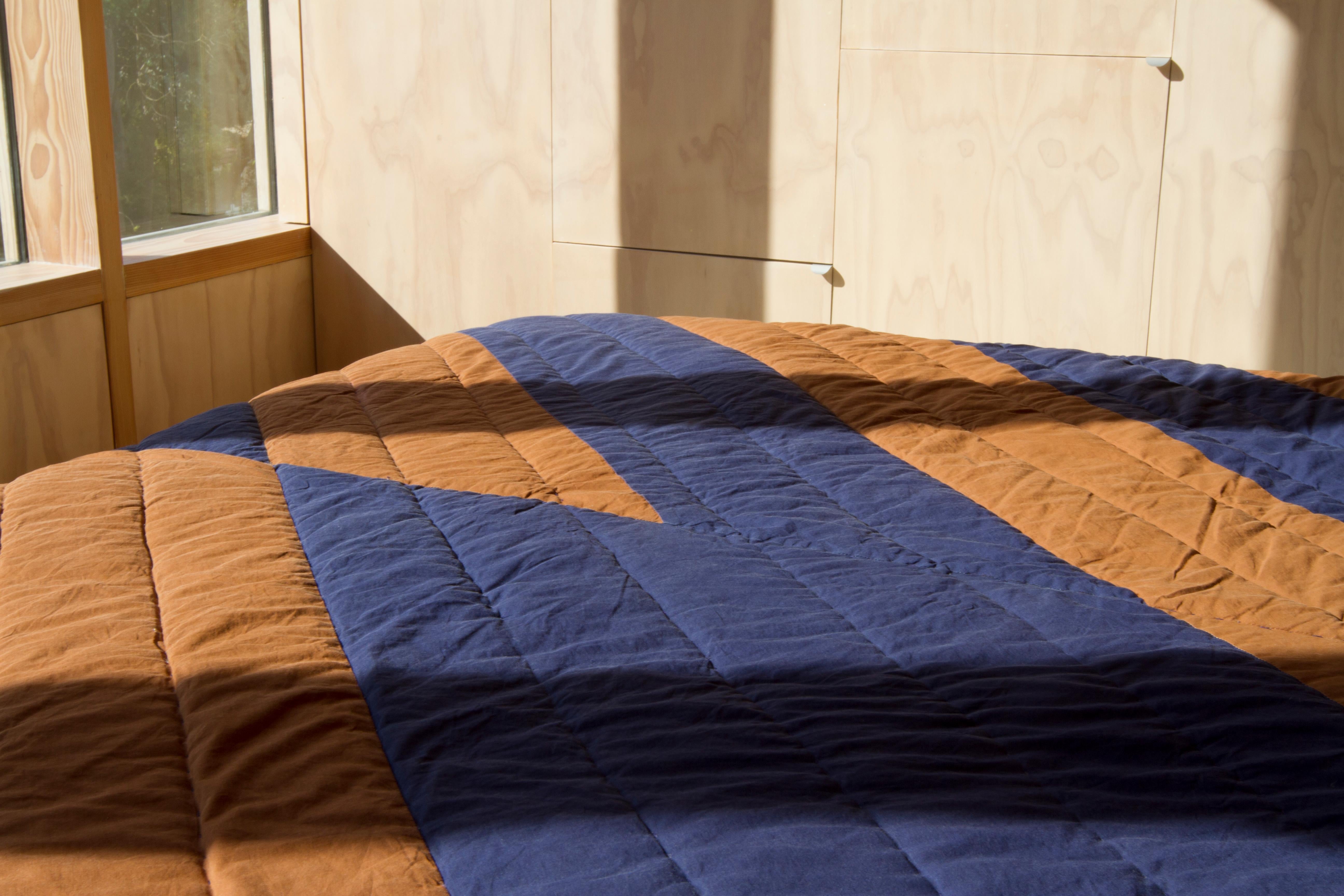 Extra large hand quilted patchwork bed quilt made from organic cotton throw For Sale 1
