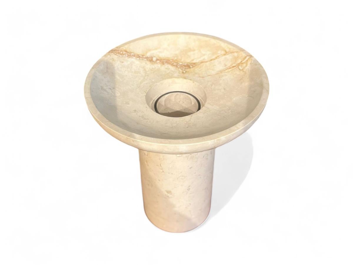 Grande vaso scolpito a mano in travertino Maya da Taller Maya, 2024 in vendita 3