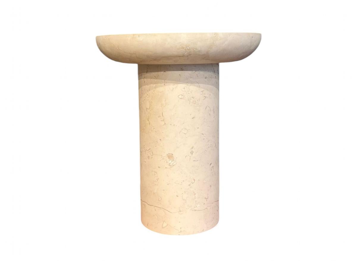 Grande vaso scolpito a mano in travertino Maya da Taller Maya, 2024 in vendita 1