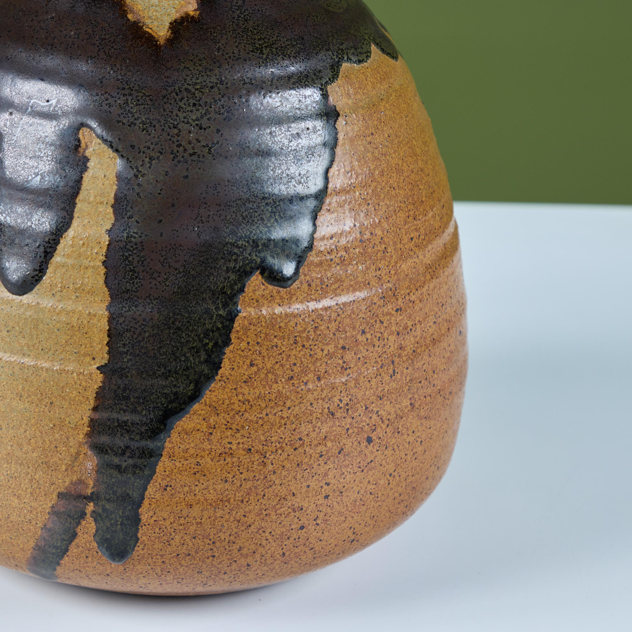 Vaso grande in gres fatto a mano con smalto a goccia in vendita 3