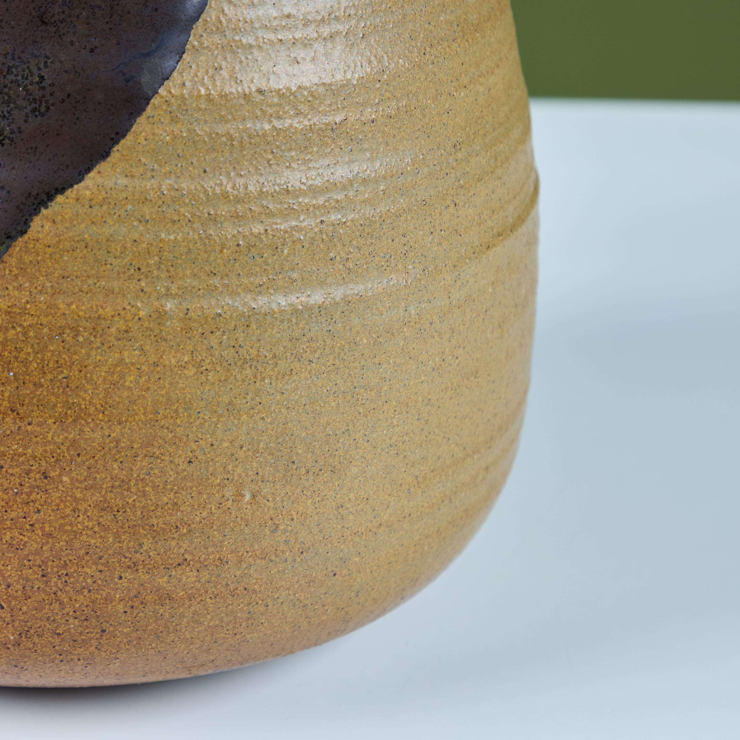Vaso grande in gres fatto a mano con smalto a goccia in vendita 7