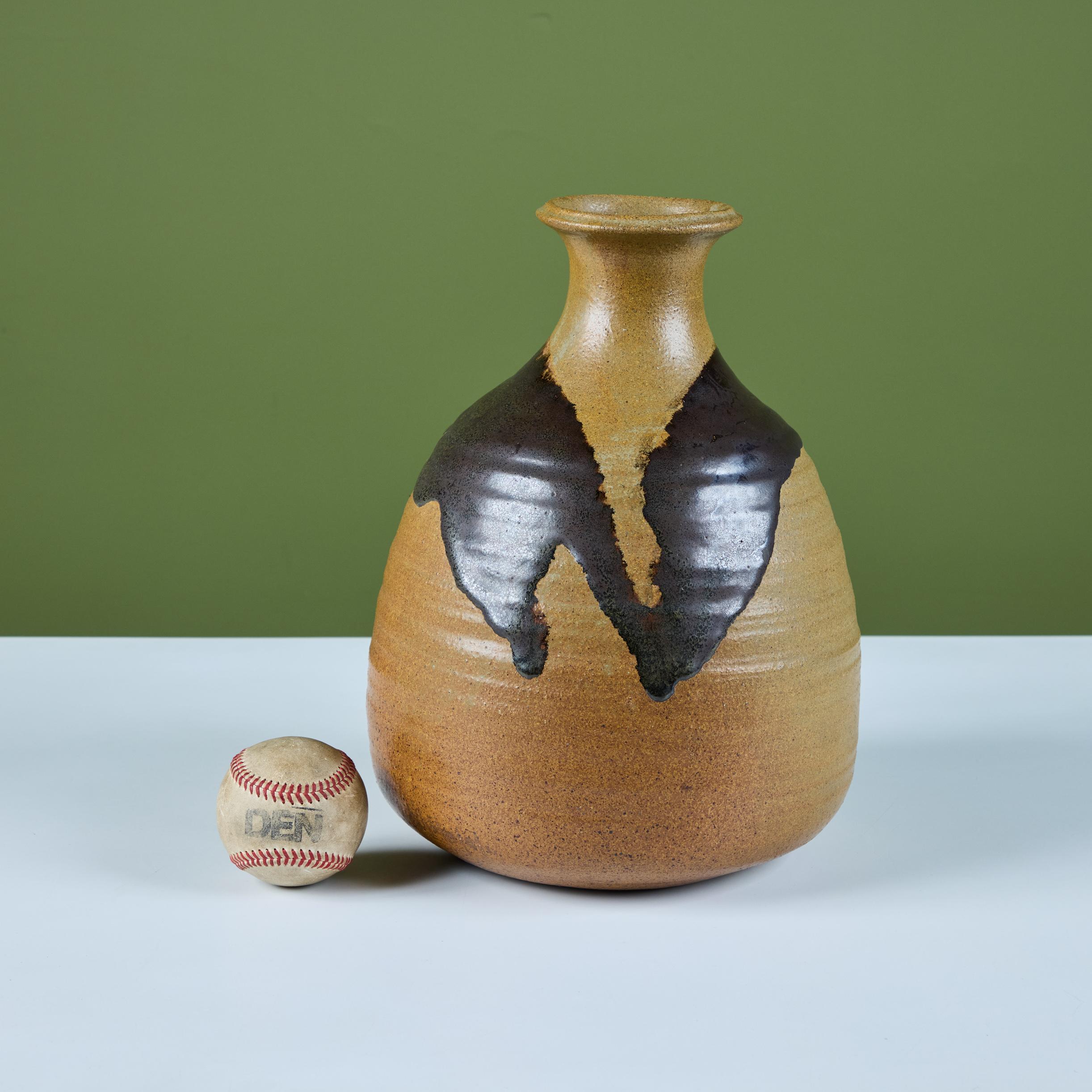 Mid-Century moderno Vaso grande in gres fatto a mano con smalto a goccia in vendita
