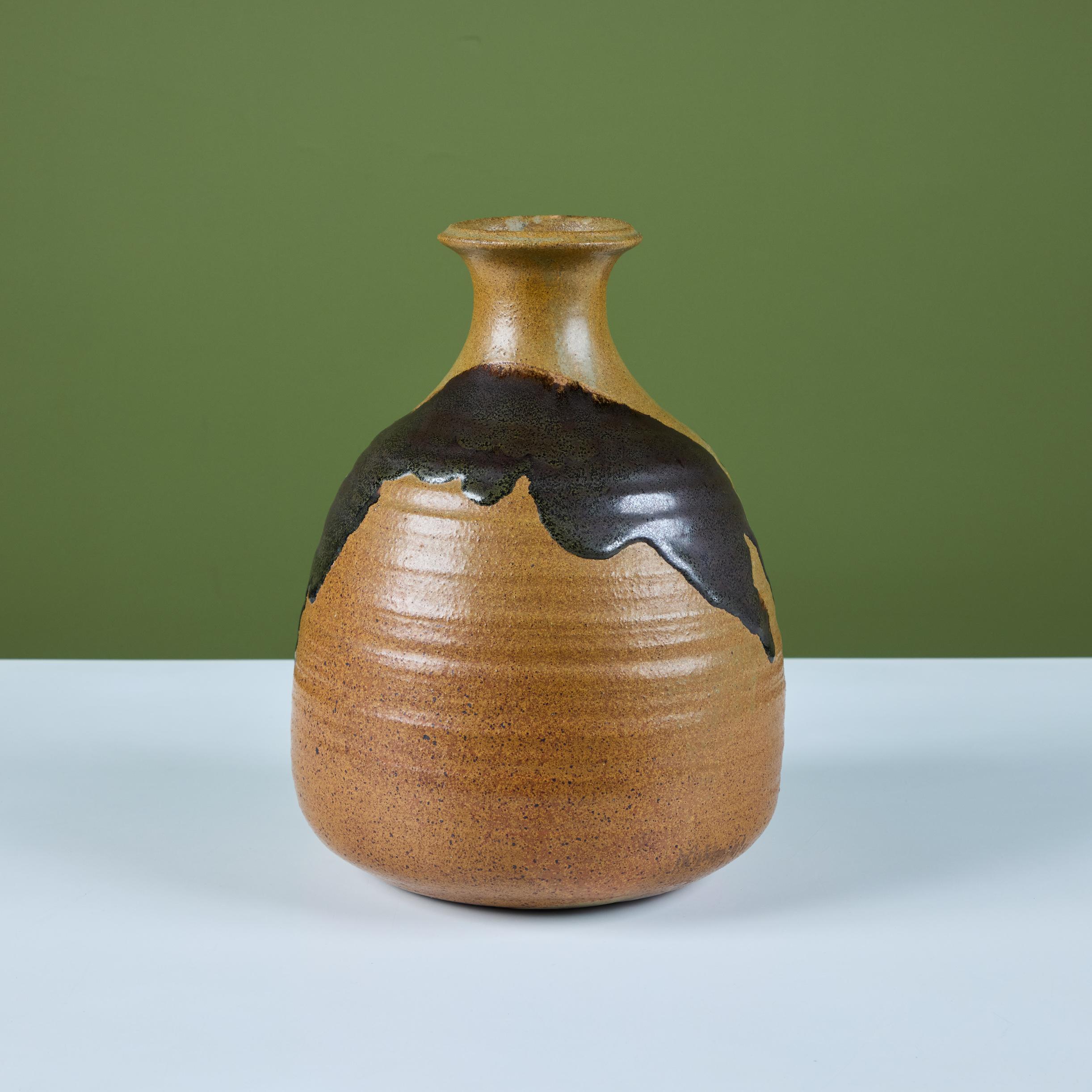 Vaso grande in gres fatto a mano con smalto a goccia In condizioni ottime in vendita a Los Angeles, CA