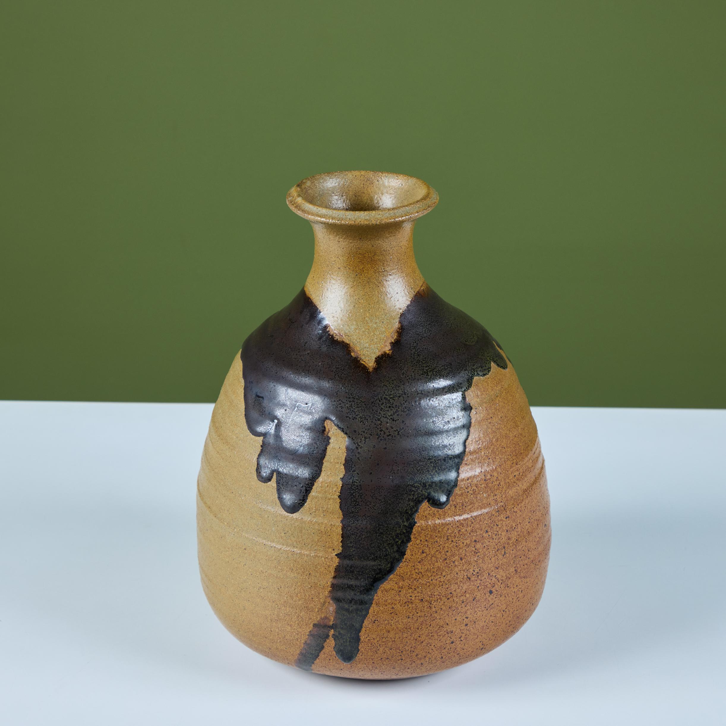Vaso grande in gres fatto a mano con smalto a goccia in vendita 1