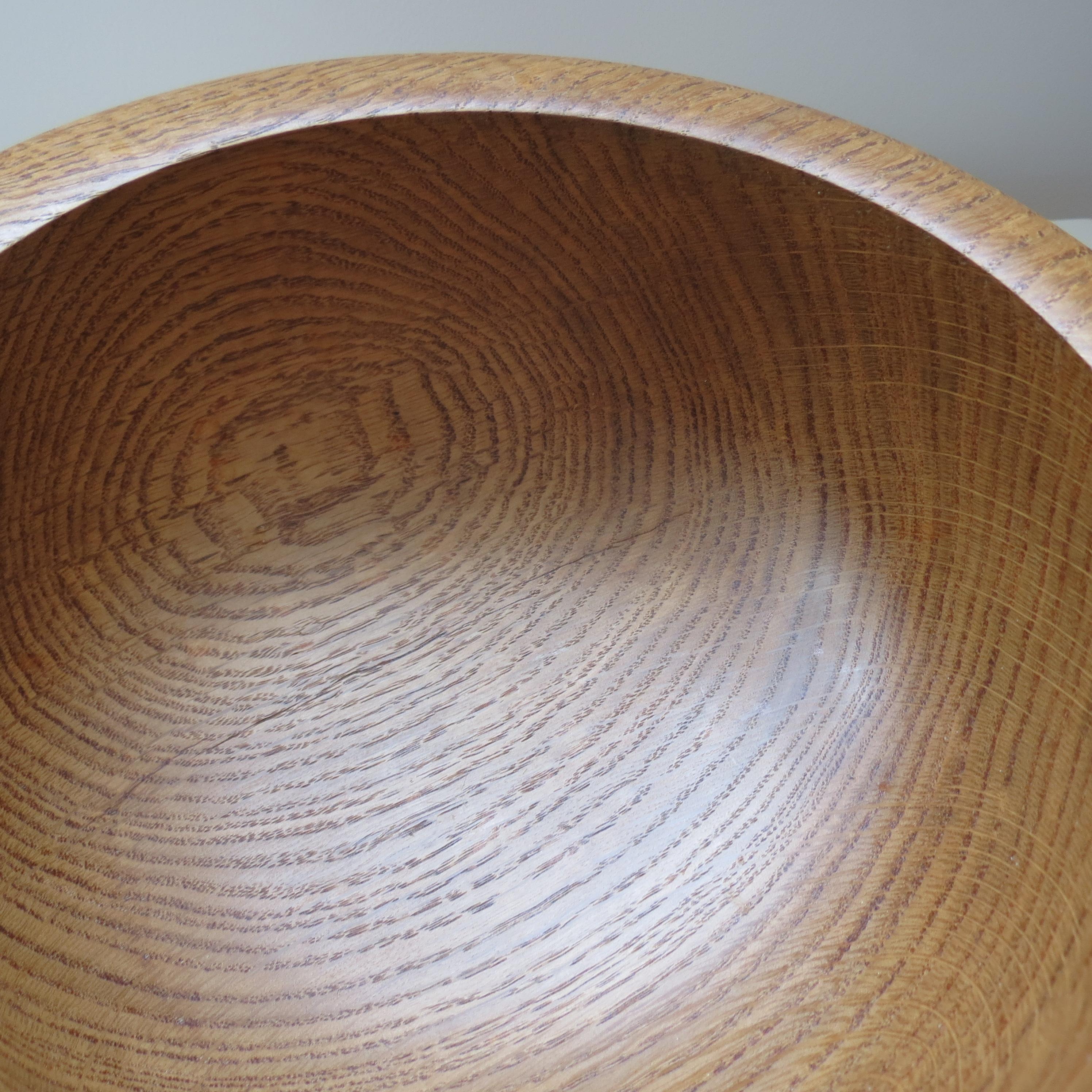 Chêne Grand bol décoratif en Oak Oak tourné à la main en vente