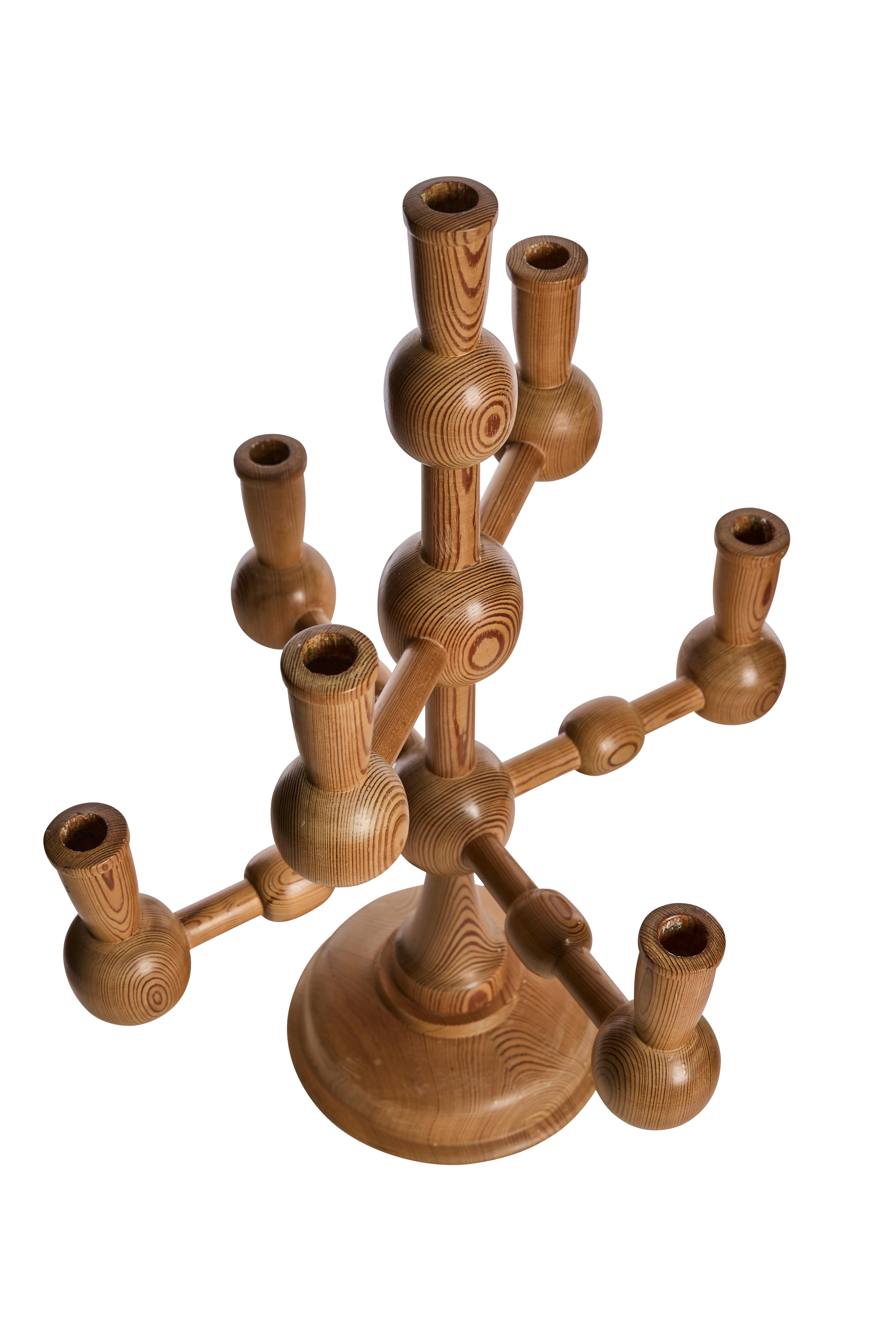 Svedese Grande portacandele in pino tornito a mano di S. Hellgren, Svezia, 1979 in vendita