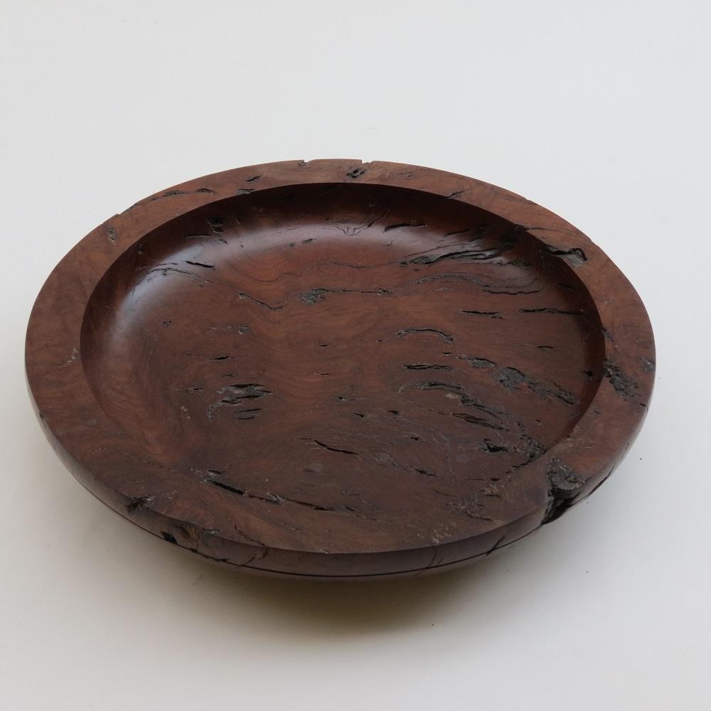 Cuenco decorativo grande de madera torneada a mano con goma roja en Bueno estado para la venta en Stow on the Wold, GB