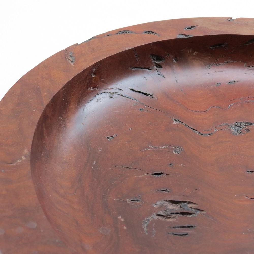 Cuenco decorativo grande de madera torneada a mano con goma roja Madera en venta