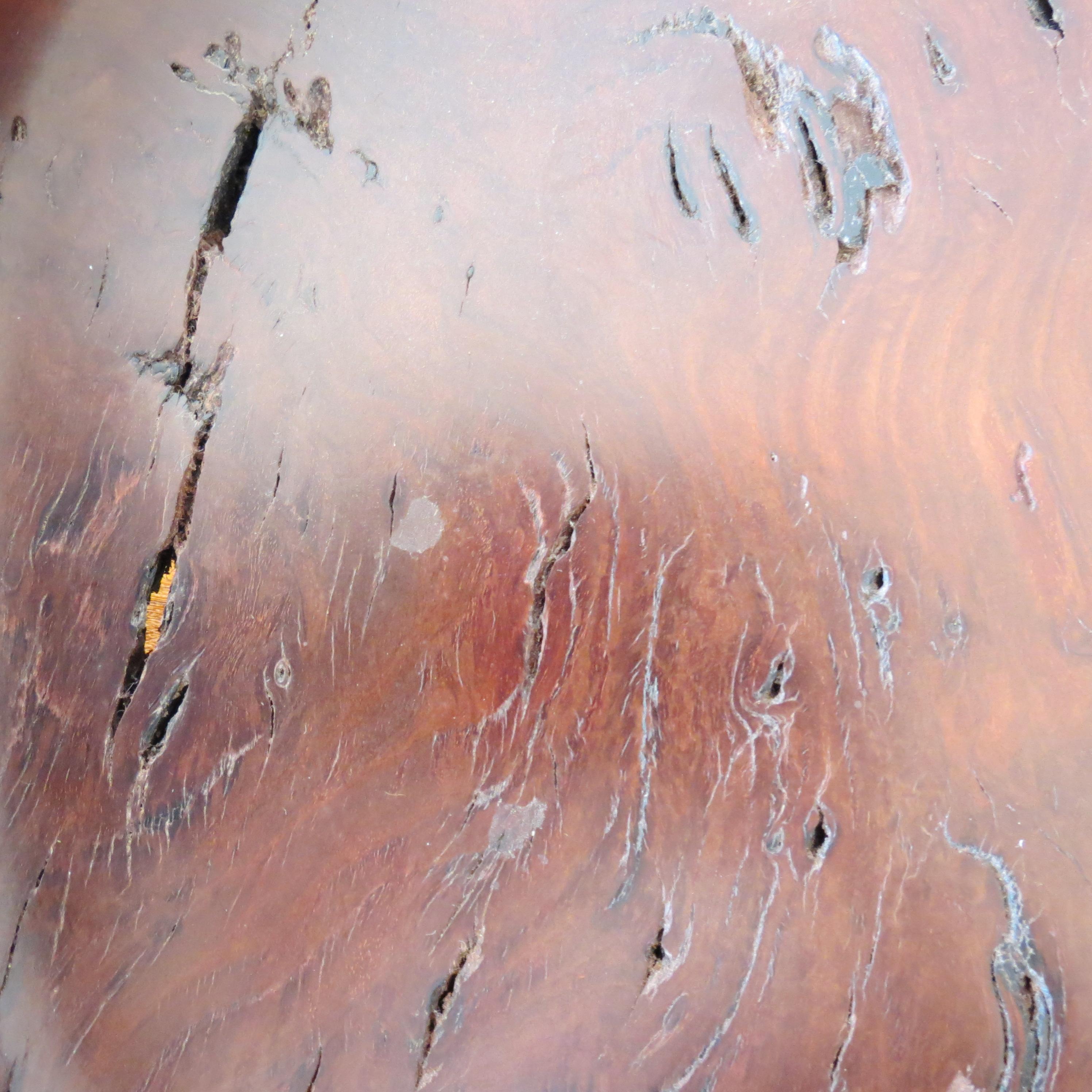 Cuenco decorativo grande de madera torneada a mano con goma roja en venta 2