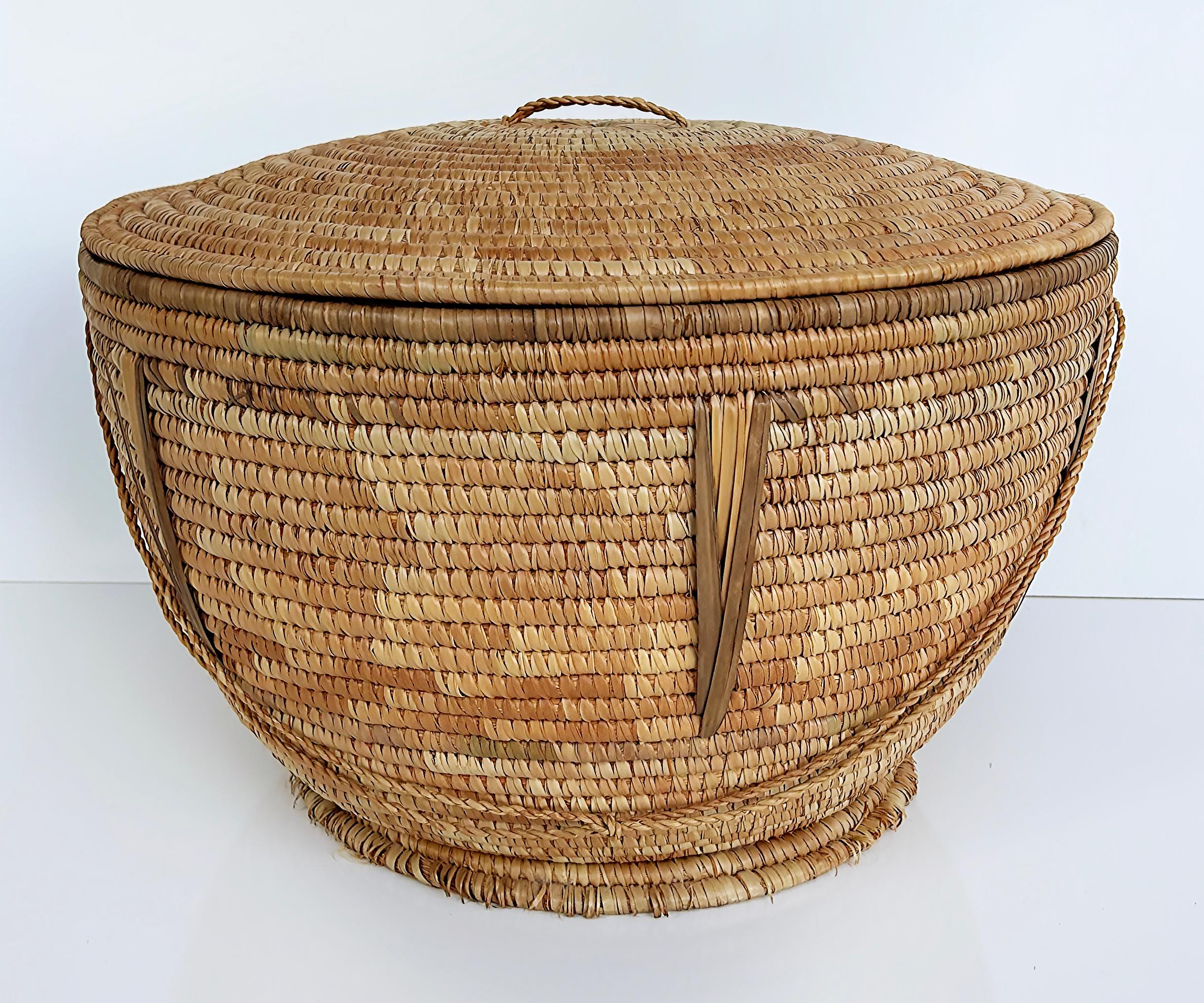 Cesta grande tejida a mano de yute ecológico con tapa y asas de cuerda Moderno orgánico