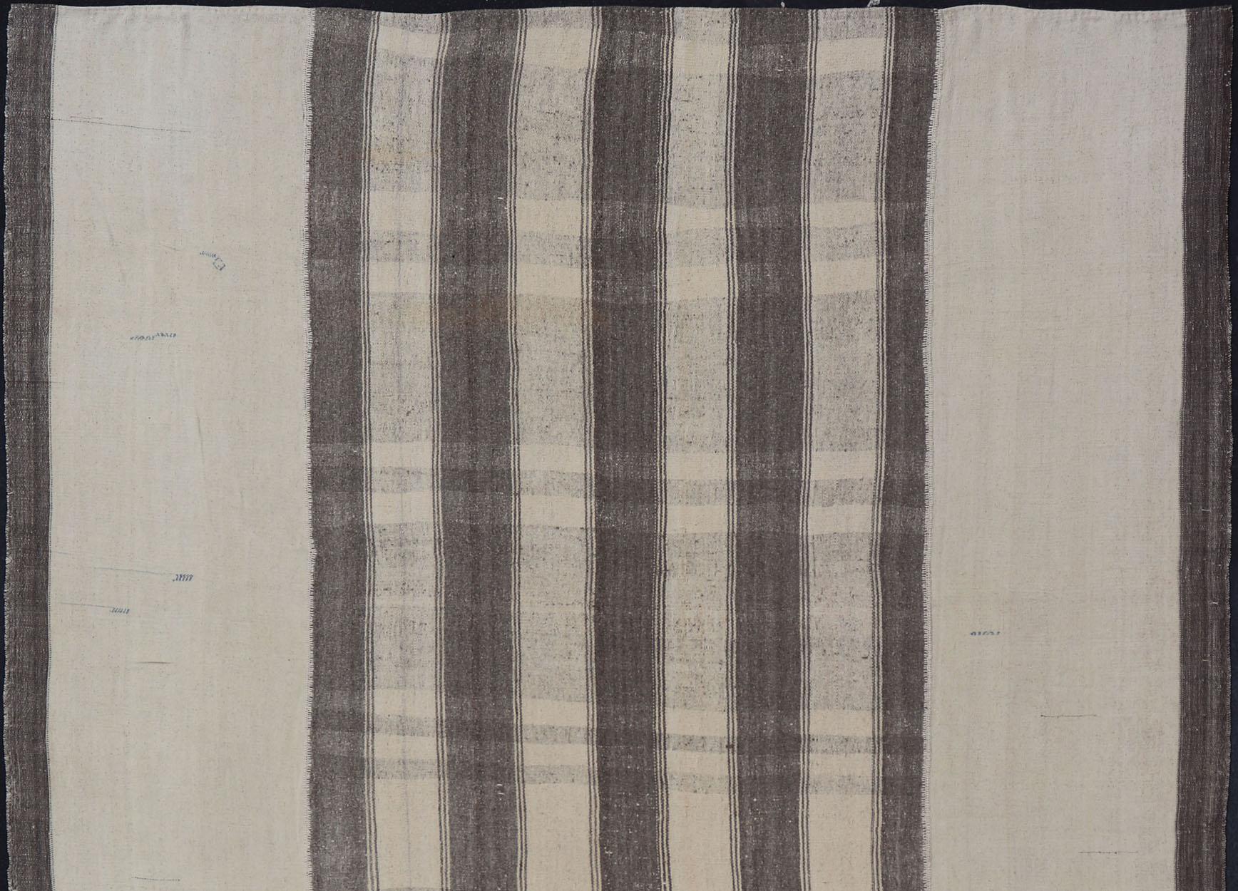 Flat-weave Kilim vintage rug from Turkey with stripes in grey, white, taupe, and cream. Keivan Woven Arts / Rug TU-NED-4971, country of origin / type: Turkey / Kilim, circa 1950.


Measures: 11'5 x 15'6.