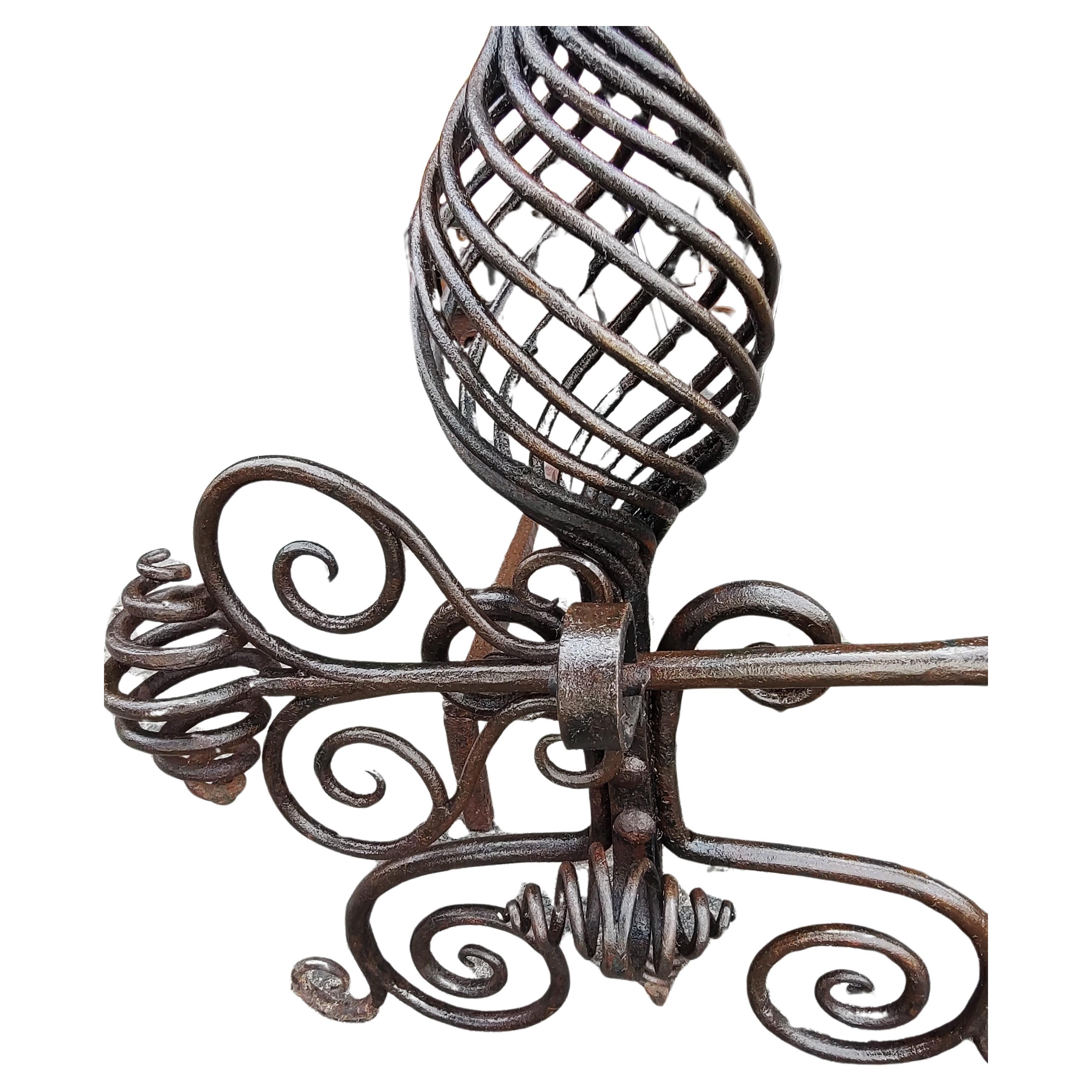 Grand fer forgé à la main avec tourbillons et spirales ouvertes style Samuel Yellin Bon état - En vente à Port Jervis, NY