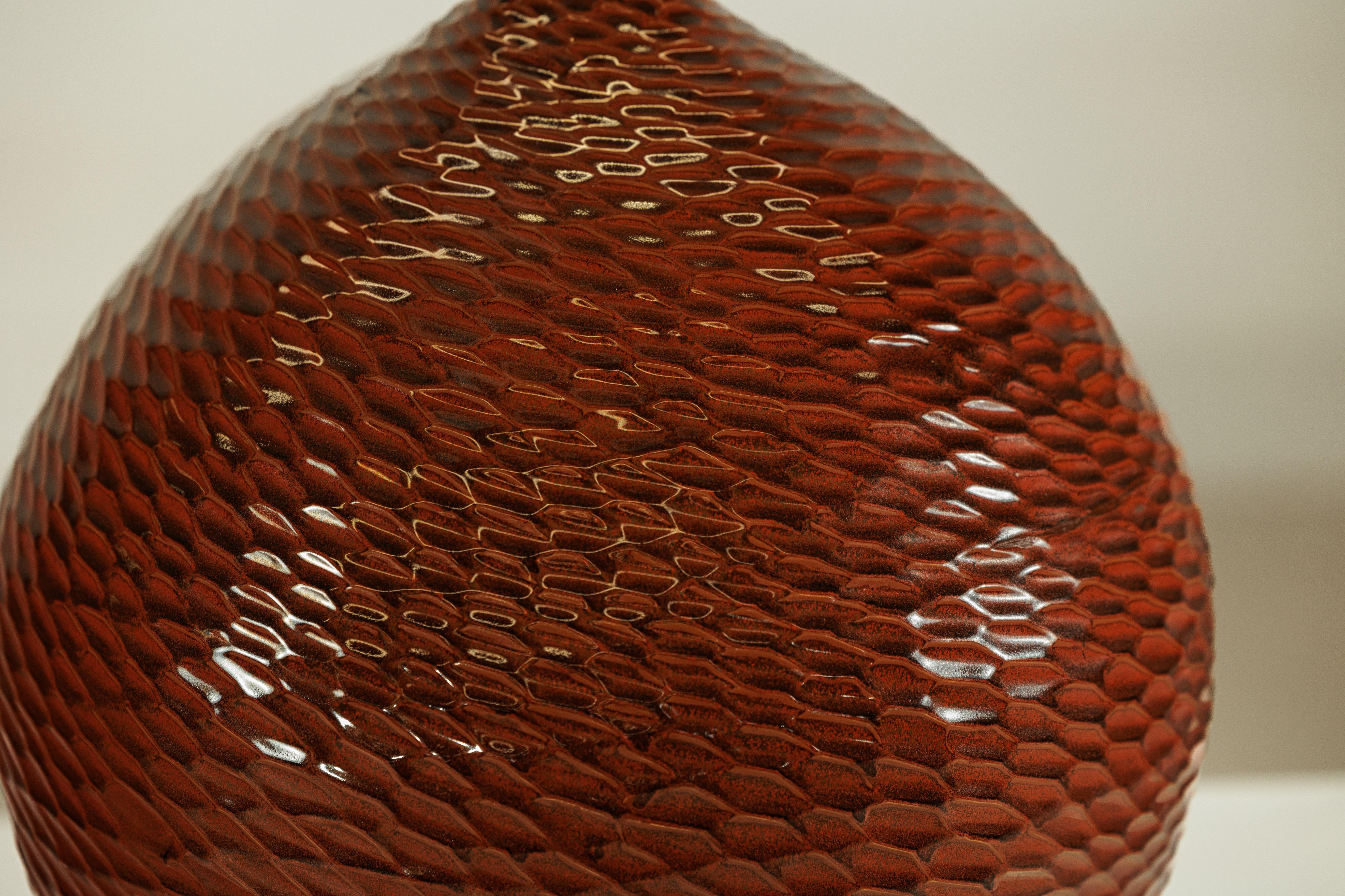Gran Jarrón de Cerámica Artesanal con Textura de Panal Marrón Brillante Cerámico en venta