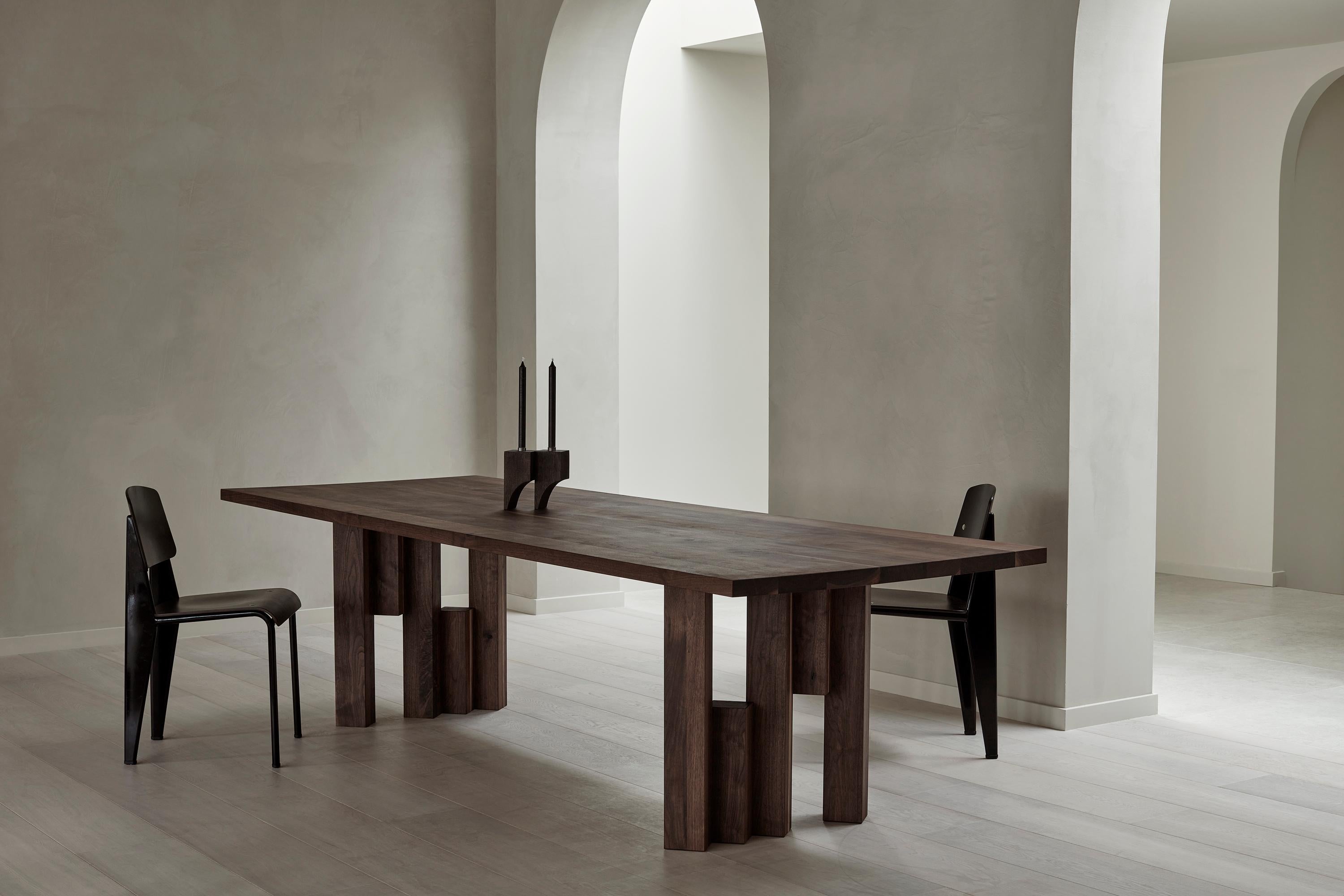 Brutalisme Large Handcrafted Dining Table in Solid Warm Brown Oak - Fenestra by Mokko en vente