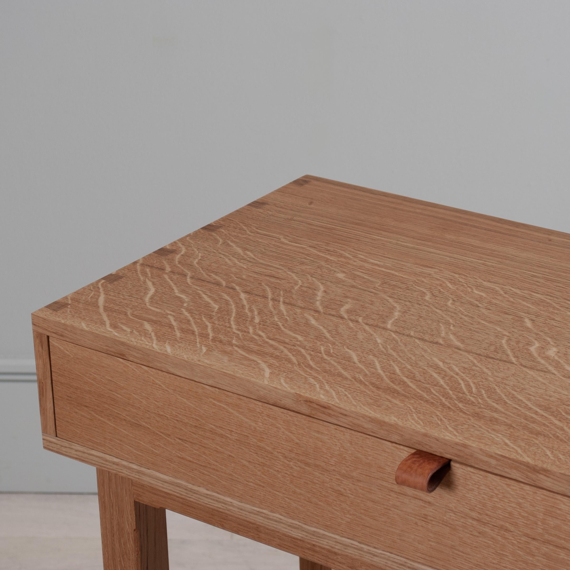 Large Handcrafted English Oak Console Table In New Condition For Sale In London, GB