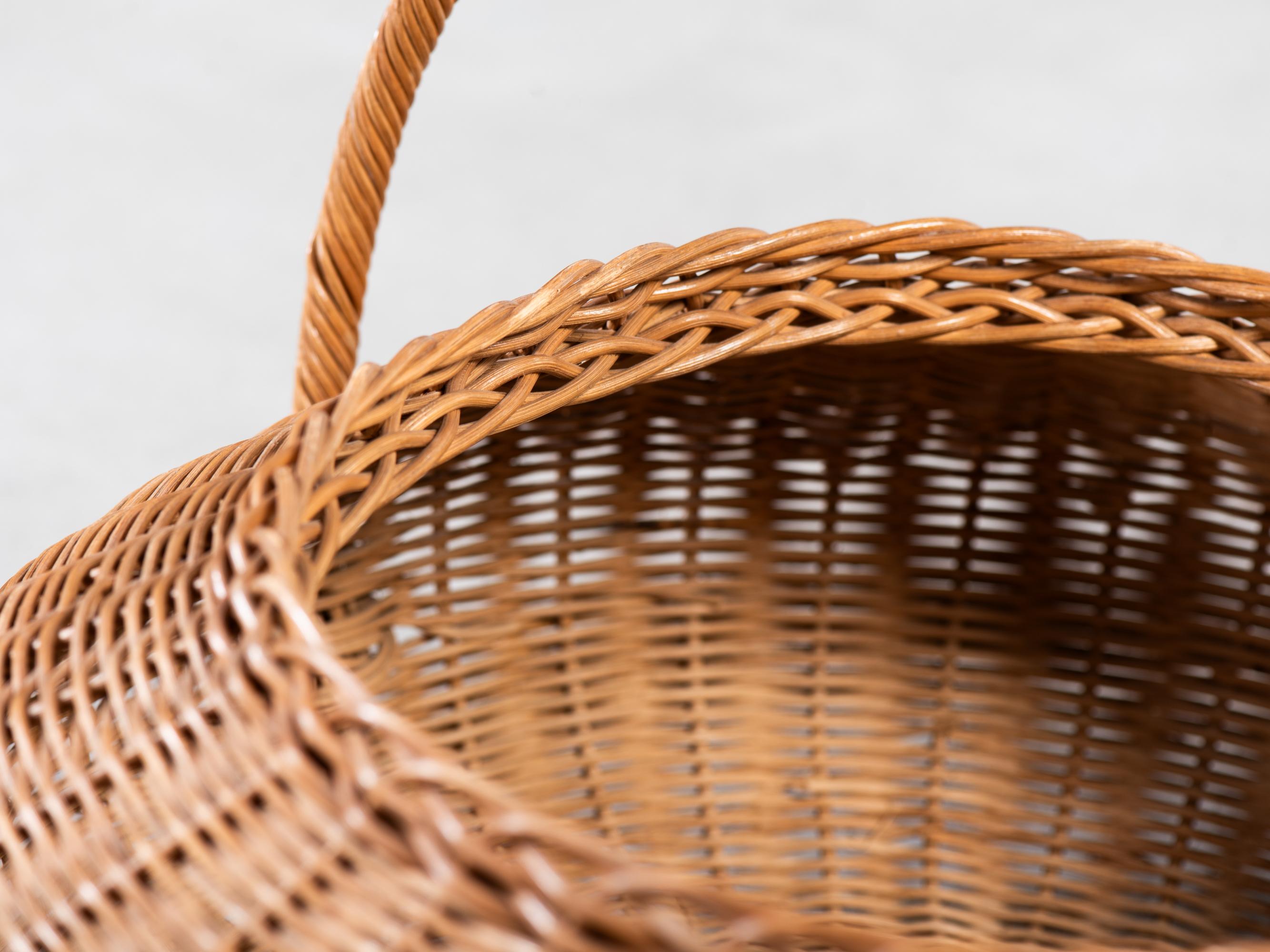 Gran cesta artesanal tejida con tapa de Artek, Finlandia, años 50 en venta 5