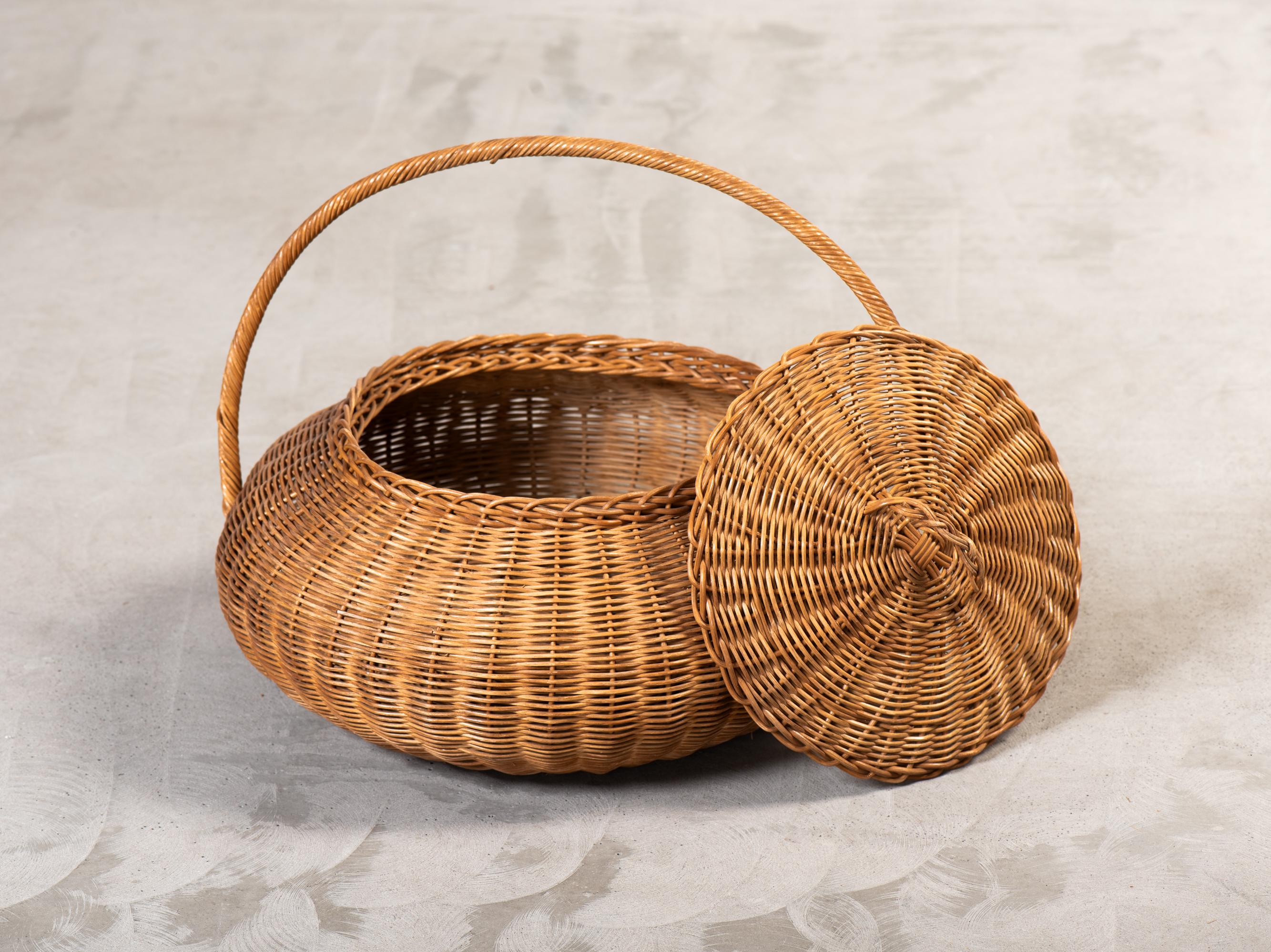 Gran cesta artesanal tejida con tapa de Artek, Finlandia, años 50 en venta 9