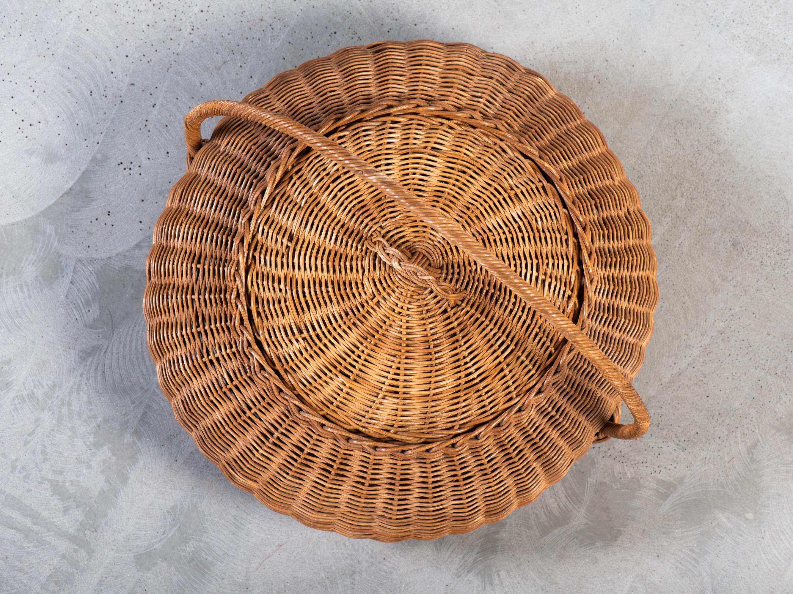 Gran cesta artesanal tejida con tapa de Artek, Finlandia, años 50 en Bueno estado para la venta en Karis, Nyland