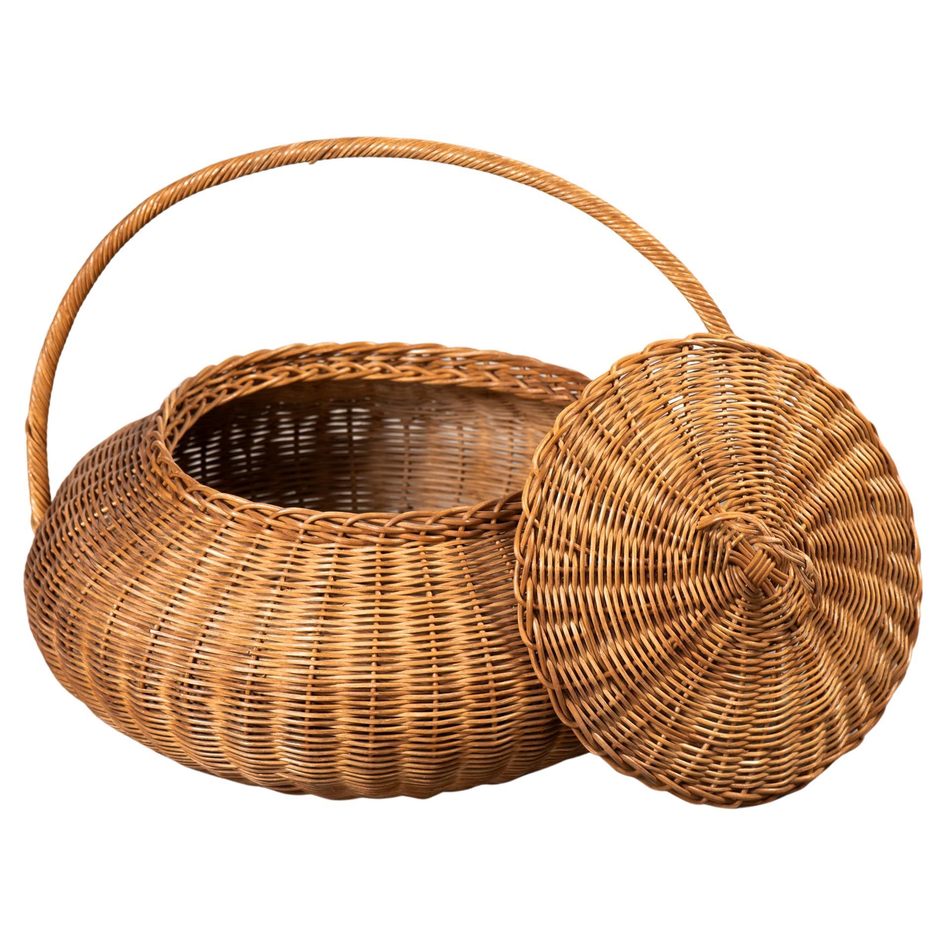 Gran cesta artesanal tejida con tapa de Artek, Finlandia, años 50 en venta