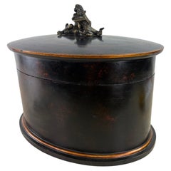 Cajón ovalado grande hecho a mano con tirador de monos de bronce