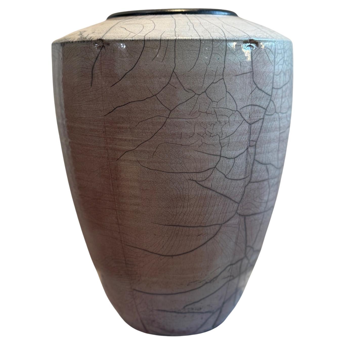 Grande vaso artigianale in ceramica Raku con smalto craquelé e firma dell'artista