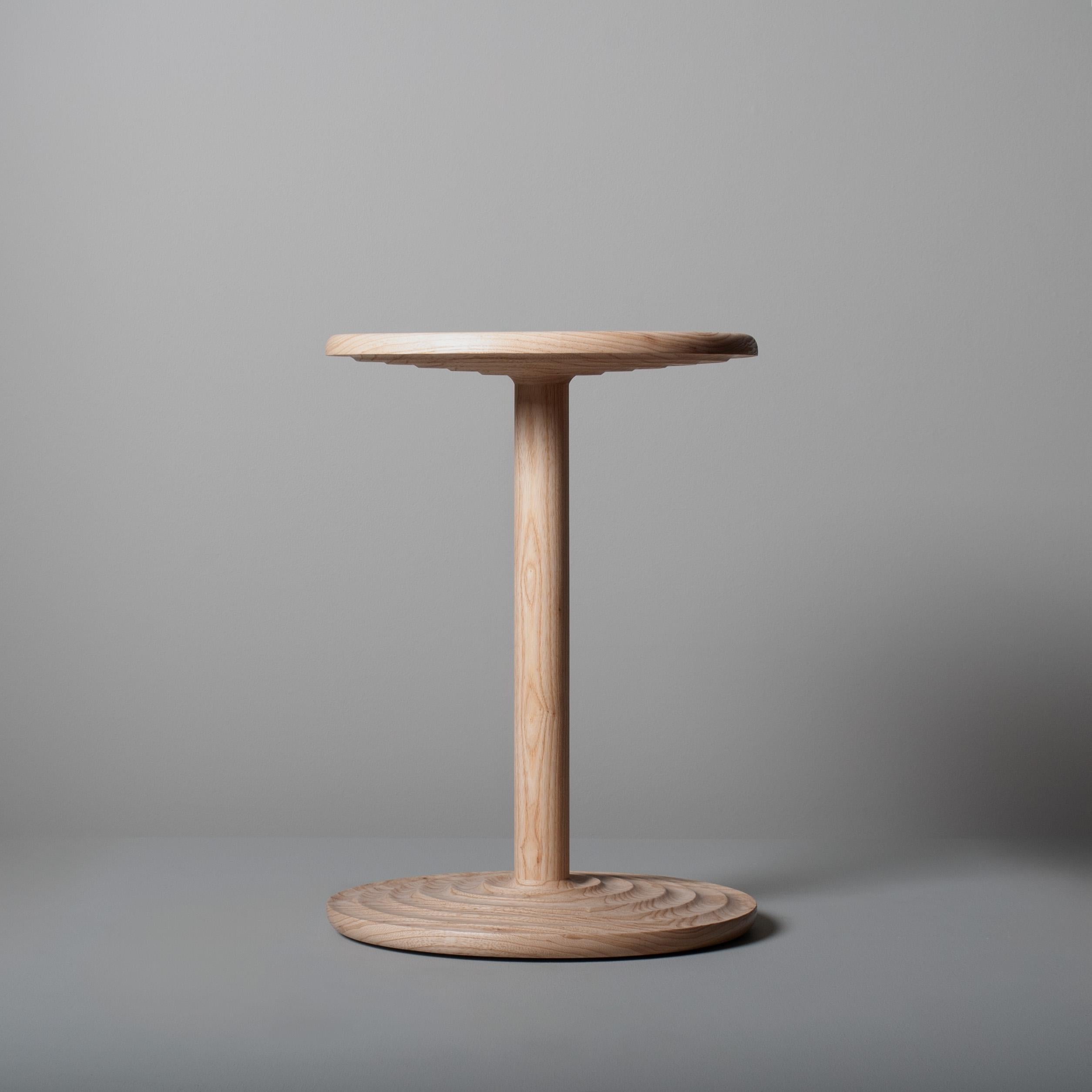 Moderne Grande table d'appoint faite main en vente