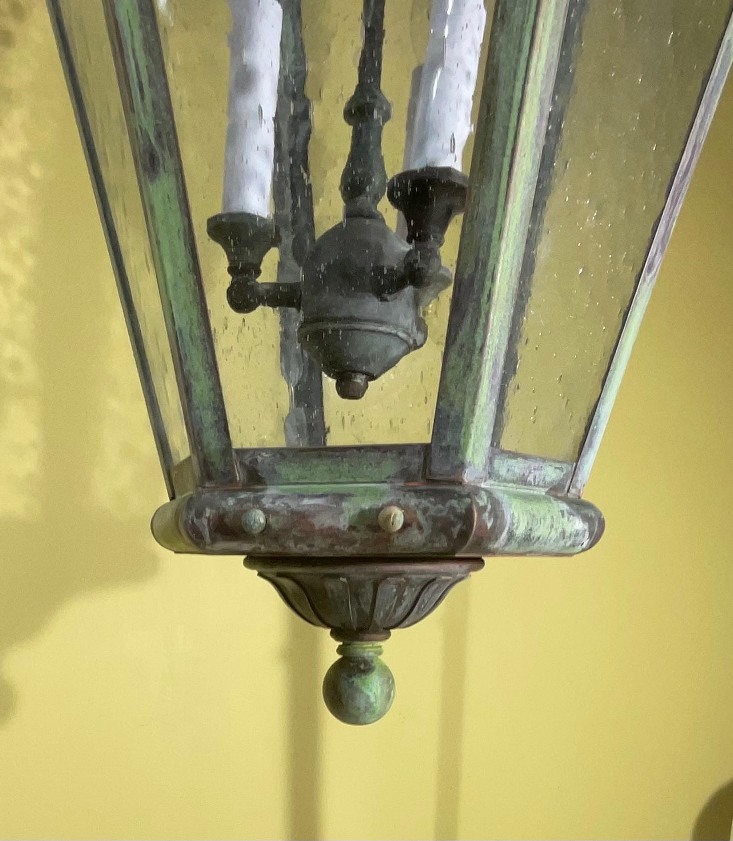 Grande lanterne suspendue en laiton massif à six faces, fabriquée à la main en vente 8