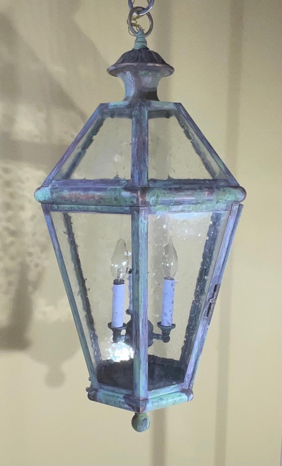 Grande lanterne suspendue en laiton massif à six faces, fabriquée à la main en vente 9