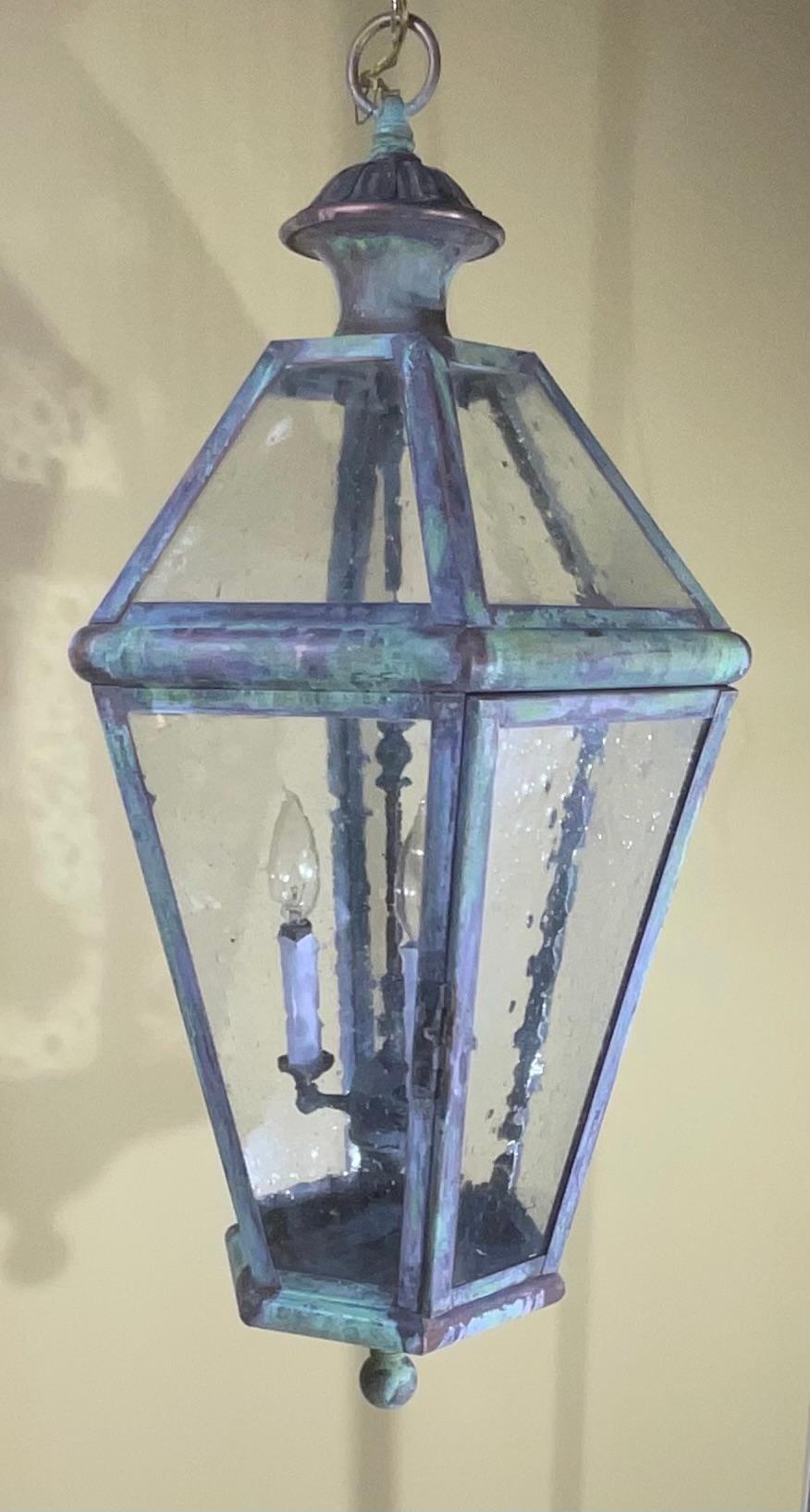 Grande lanterne suspendue en laiton massif à six faces, fabriquée à la main en vente 2