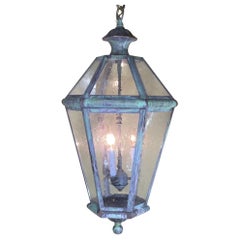 Gran farol colgante artesanal de latón macizo de seis caras