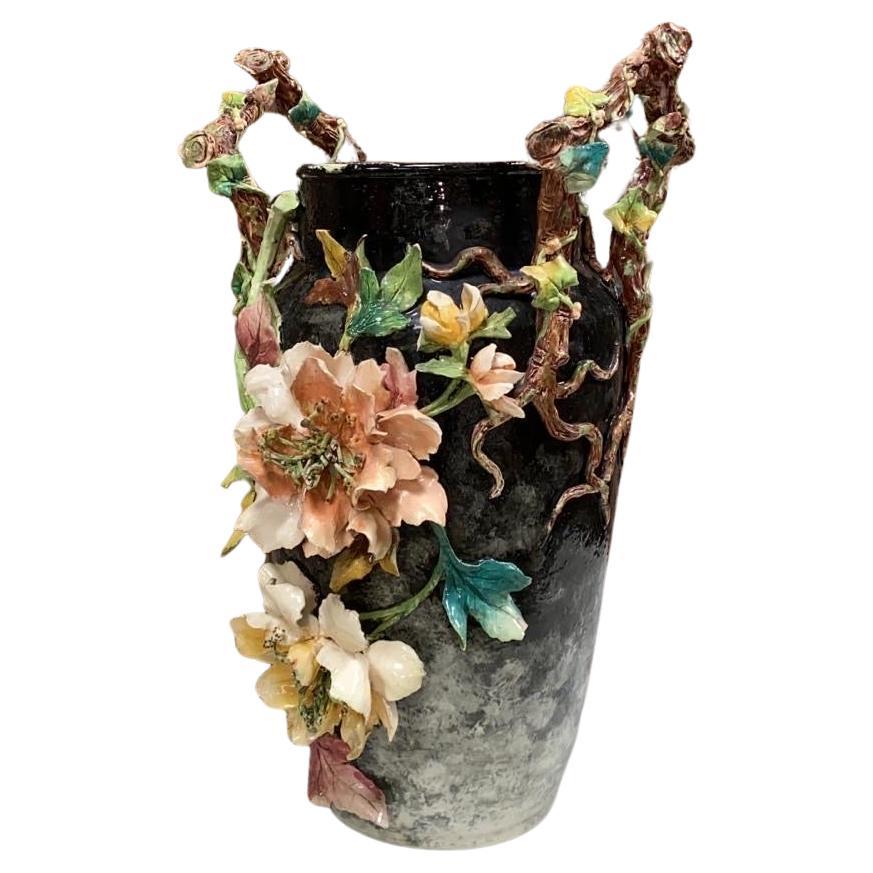 Country Vaso di fiori in maiolica francese del XIX secolo con manico grande in vendita