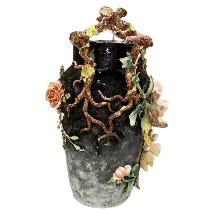 Fine XIX secolo Vaso di fiori in maiolica francese del XIX secolo con manico grande in vendita