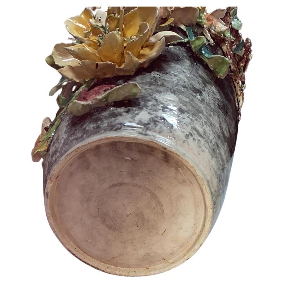 Ceramica Vaso di fiori in maiolica francese del XIX secolo con manico grande in vendita