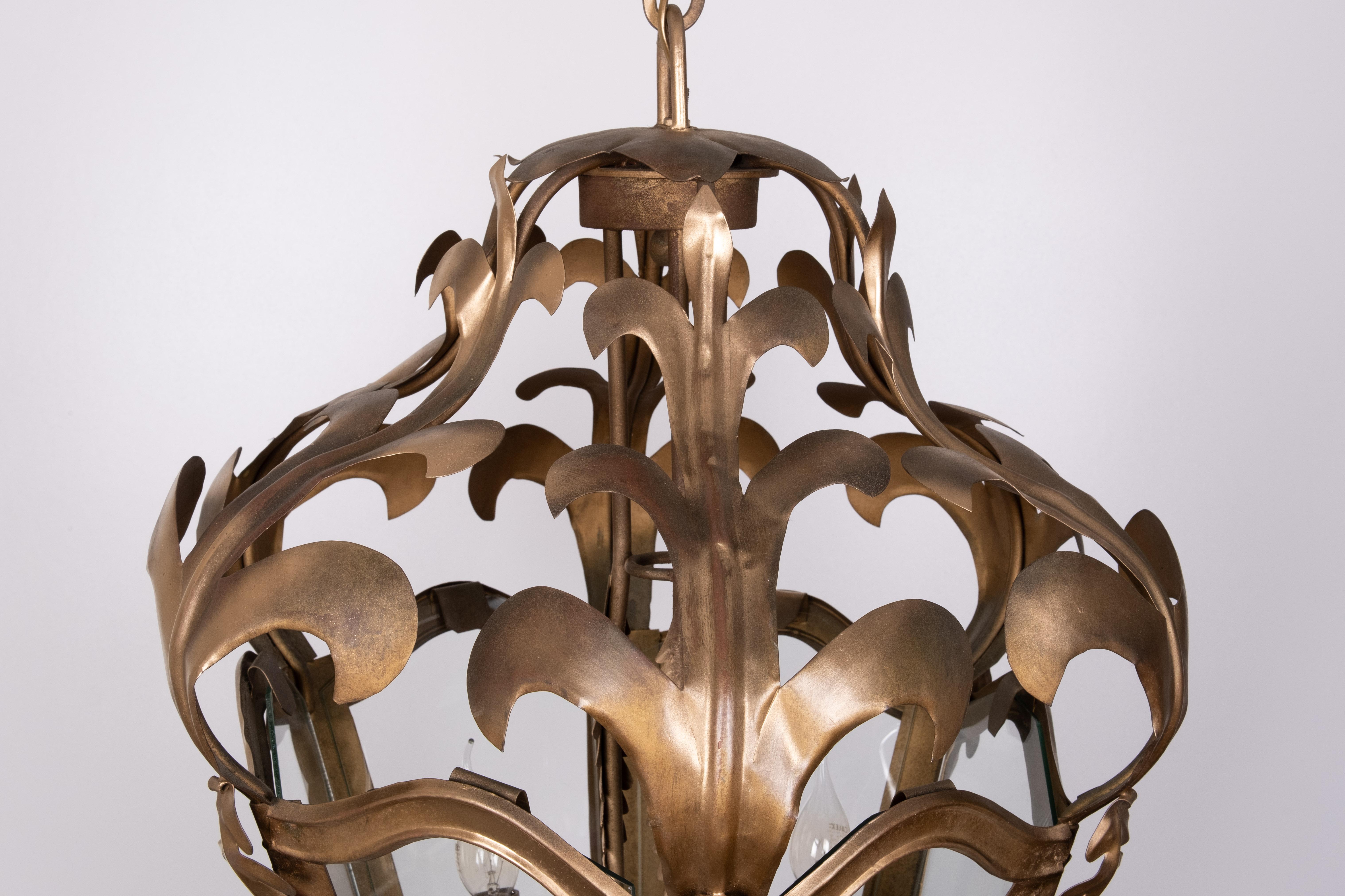 Beautiful impress-if  large Hall lamp. Handmade Brass leafs . 
3 small E14 bulbs included . Glass inserts . Good condition . 