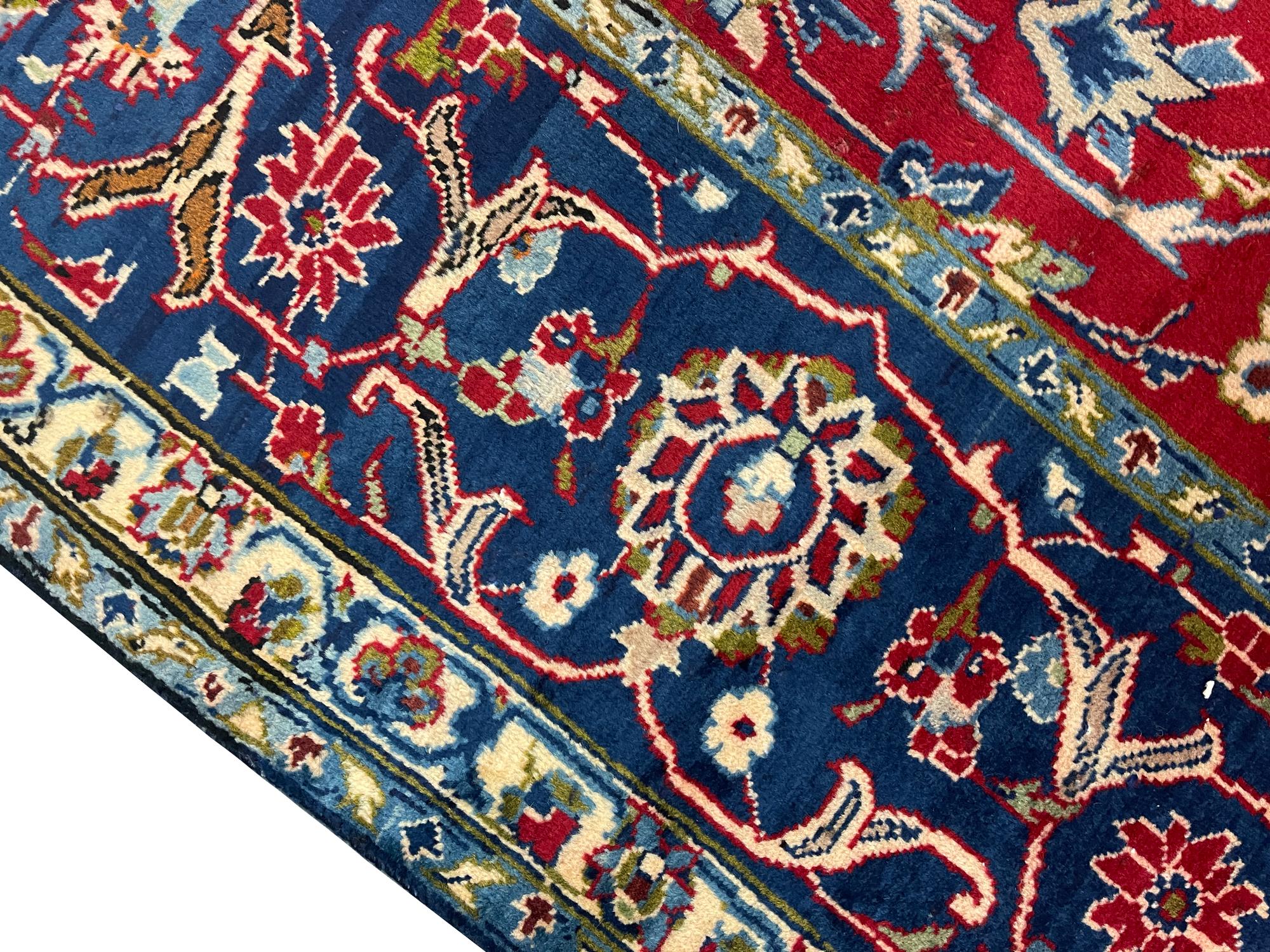 Großer handgefertigter traditioneller roter orientalischer Teppich aus Wolle 256 x 365 cm im Angebot 3