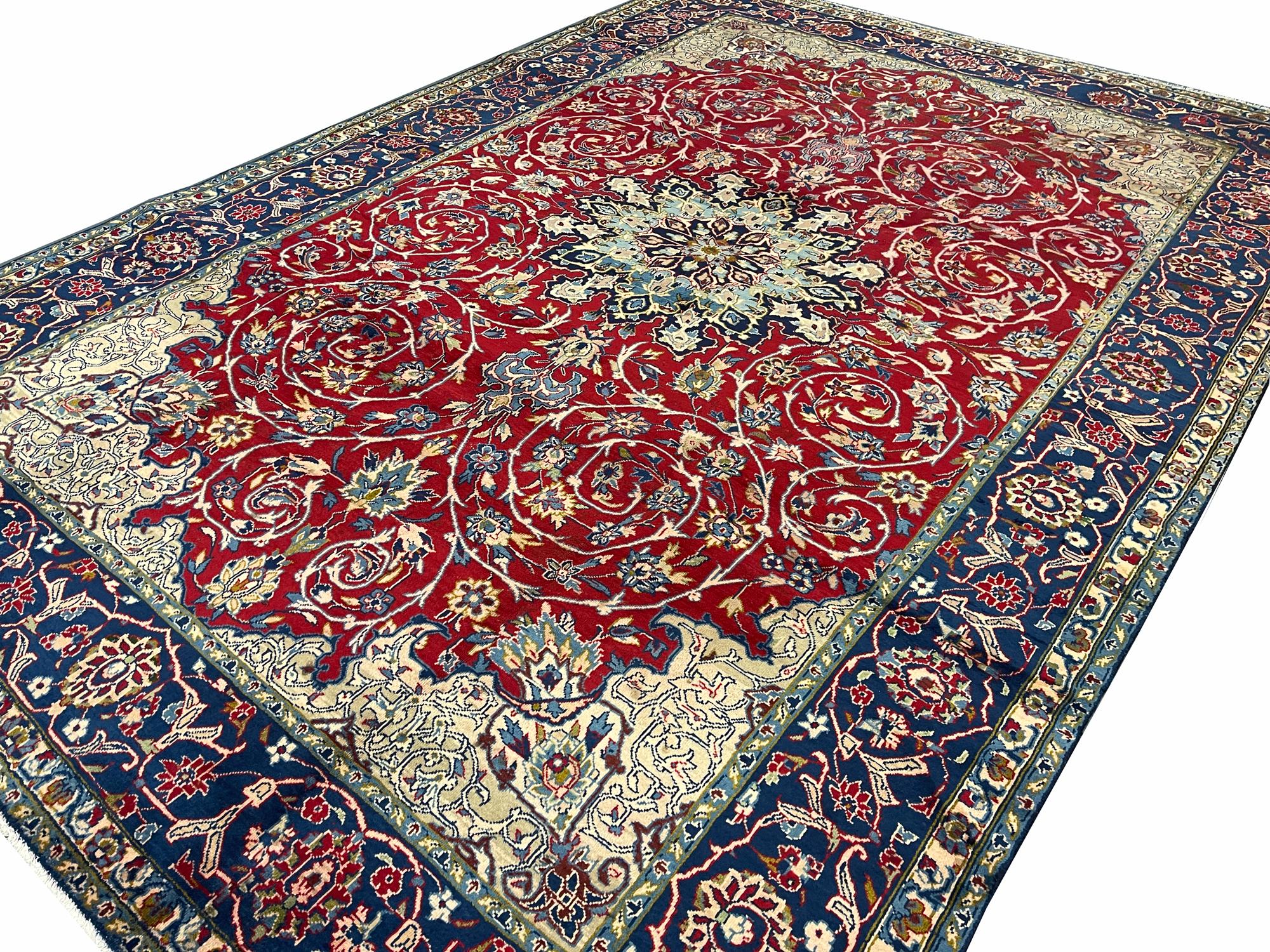 Großer handgefertigter traditioneller roter orientalischer Teppich aus Wolle 256 x 365 cm (Pflanzlich gefärbt) im Angebot