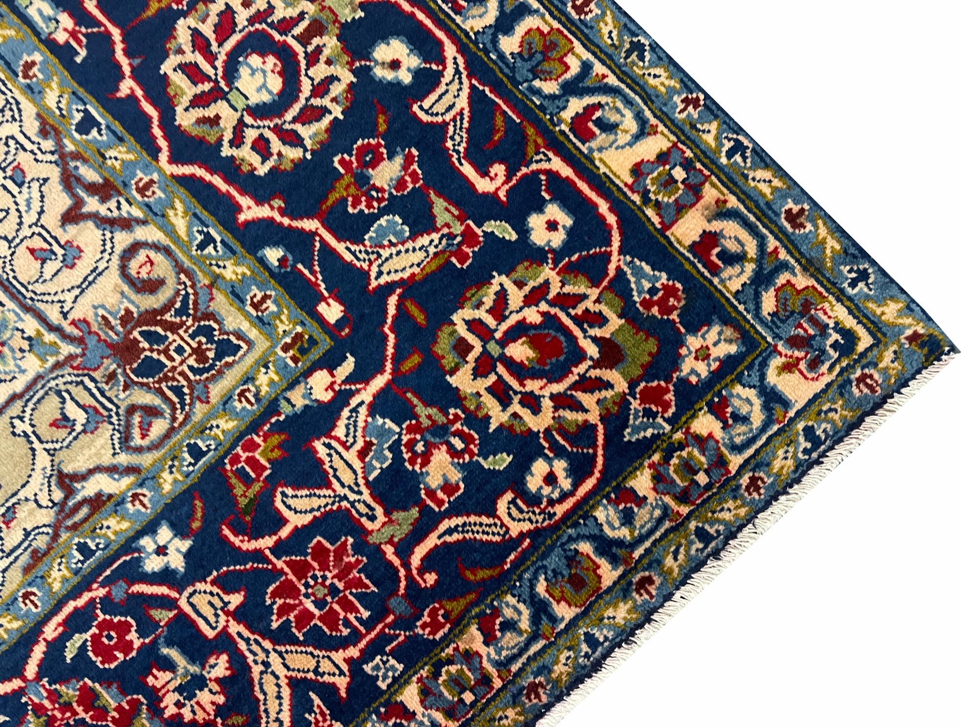 Großer handgefertigter traditioneller roter orientalischer Teppich aus Wolle 256 x 365 cm im Zustand „Hervorragend“ im Angebot in Hampshire, GB