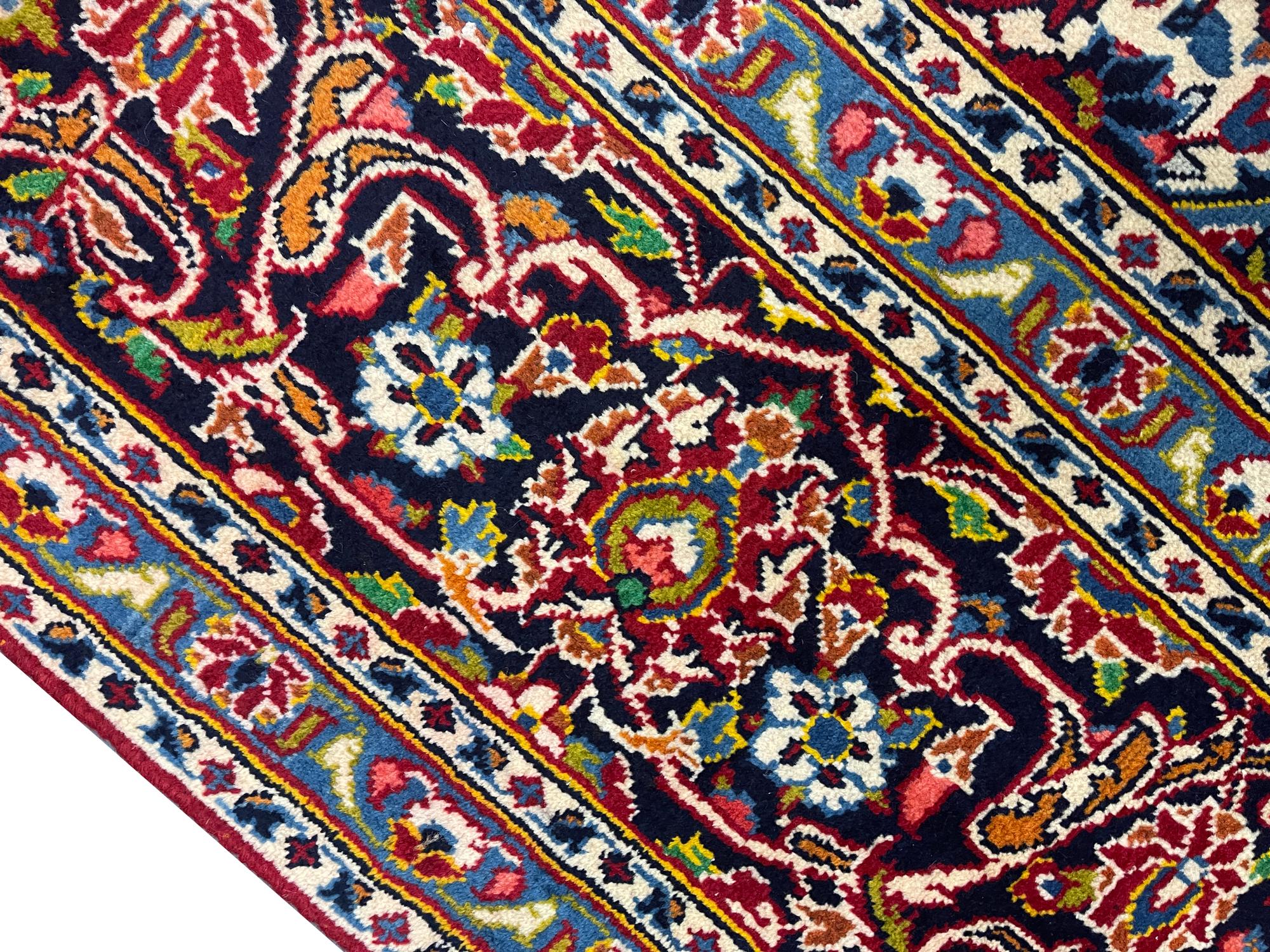 Großer handgefertigter traditioneller roter Orientteppich aus Wolle 216 x 321 cm im Zustand „Hervorragend“ im Angebot in Hampshire, GB