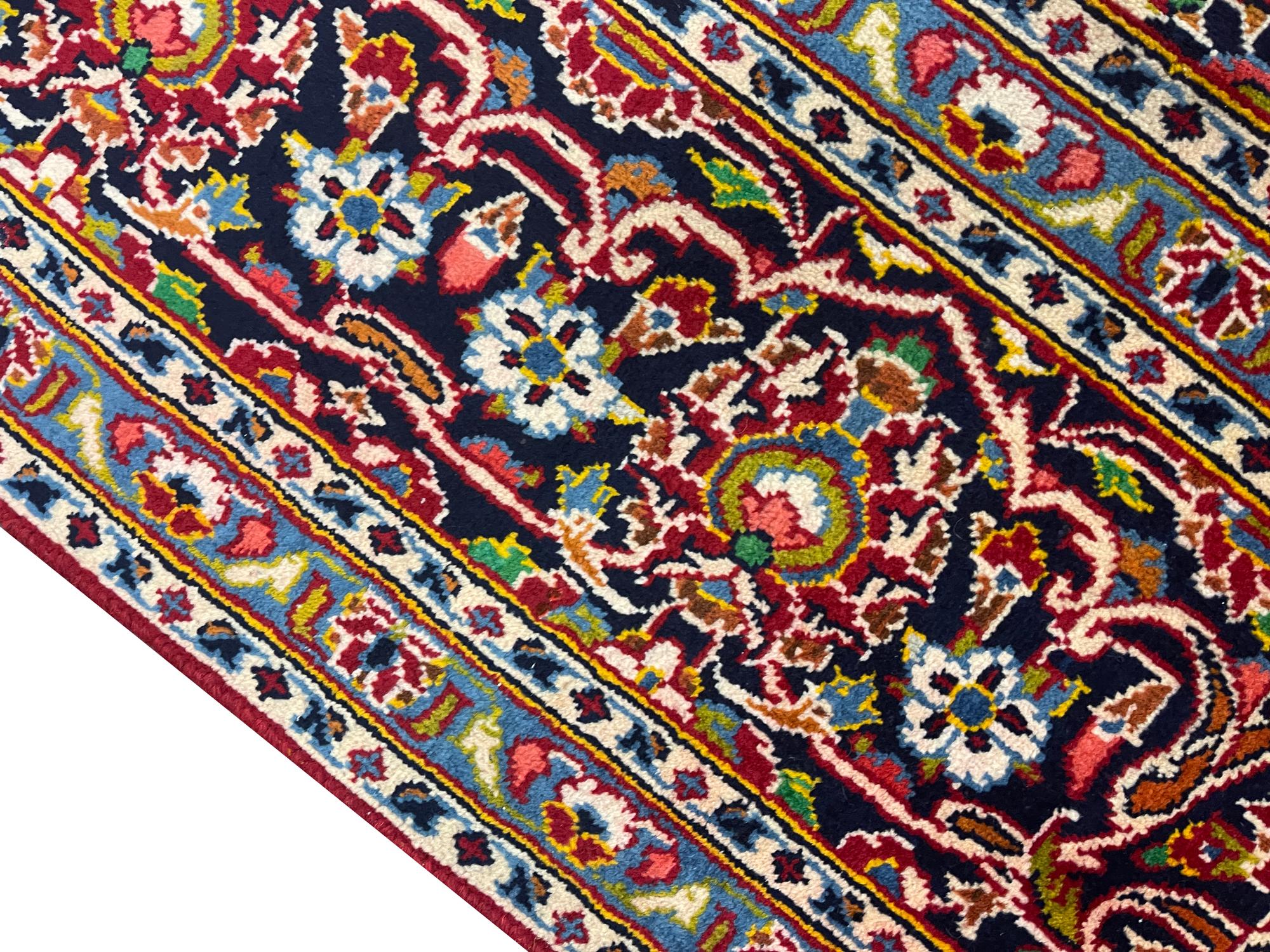 Late 20th Century Large Handmade Carpet Traditional Red Wool Oriental Rug 216 x 321 Cm For Sale