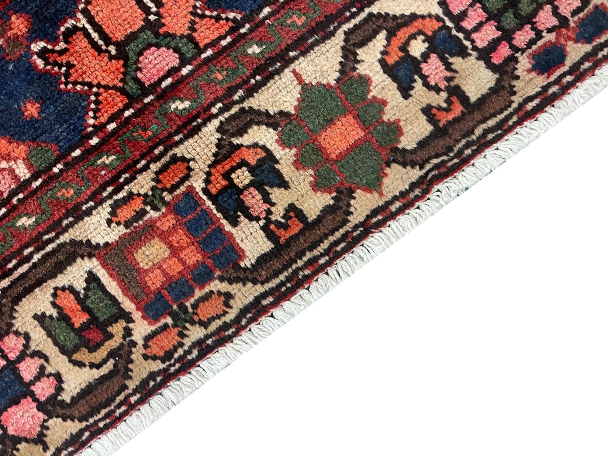 Großer handgefertigter traditioneller roter Wollteppich Orientalisch All Over (Pflanzlich gefärbt) im Angebot