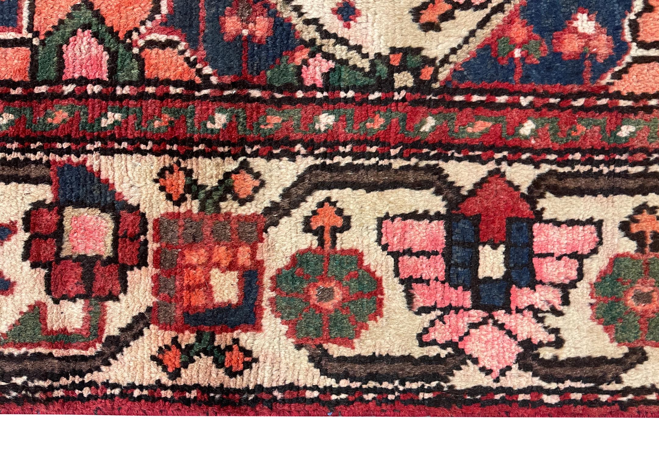 Großer handgefertigter traditioneller roter Wollteppich Orientalisch All Over (Wolle) im Angebot