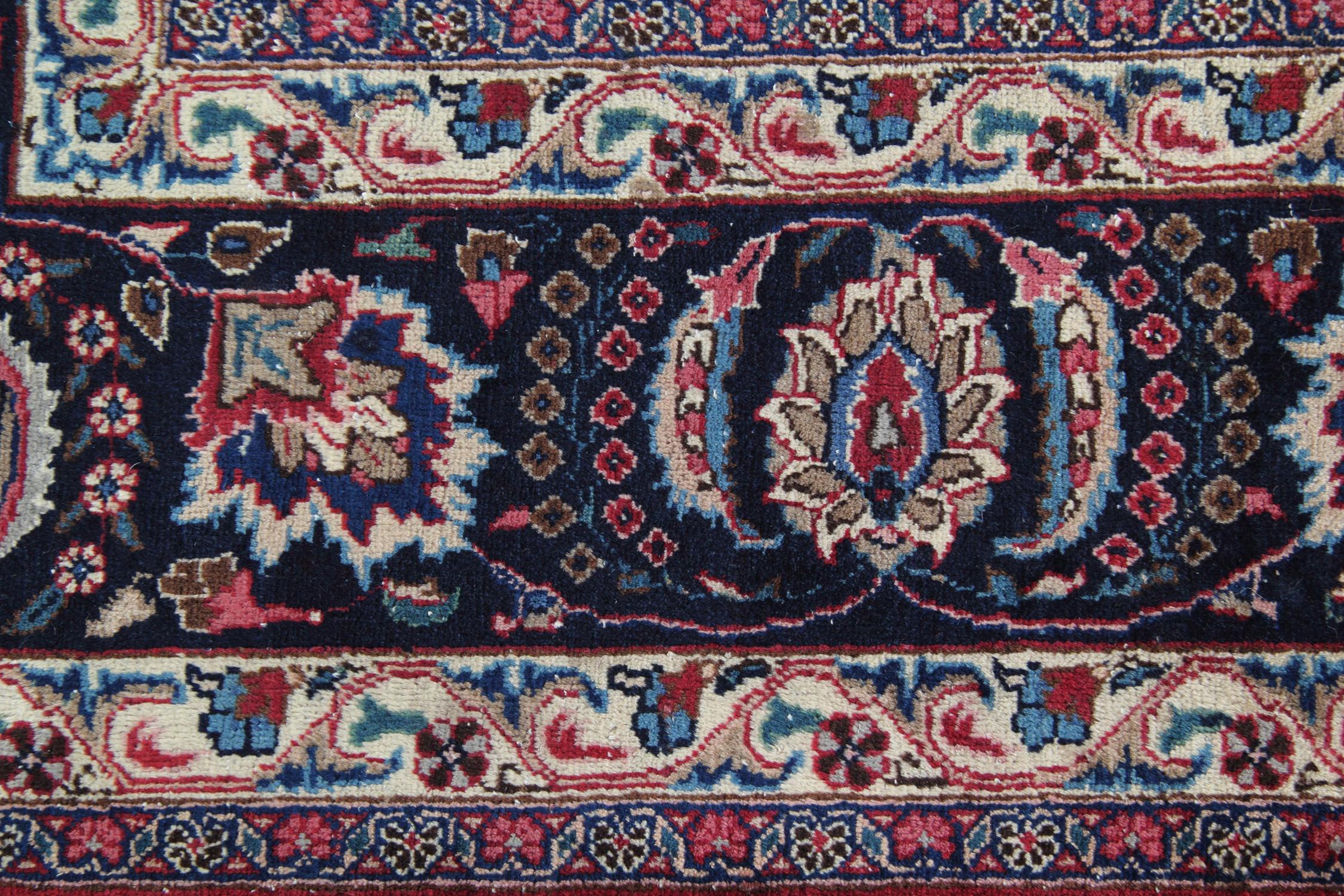 Large Handmade Carpet Traditional Red Wool Rug Oriental Carpet In Excellent Condition In Hampshire, GB