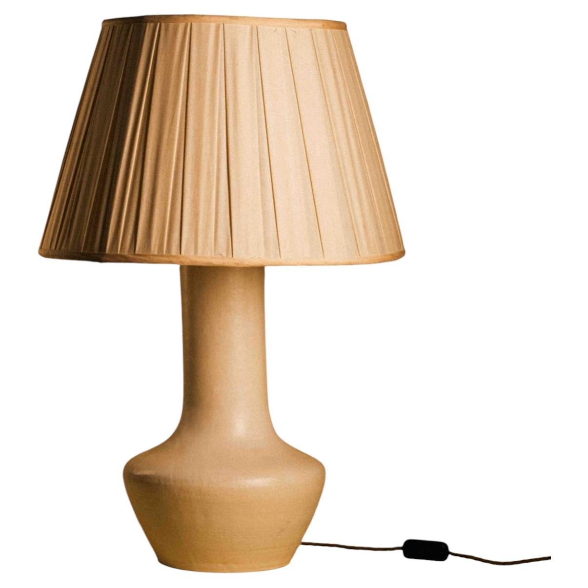 Lámpara de mesa grande de cerámica hecha a mano — Esmalte mate color hueso, forma esbelta de candelabro en venta