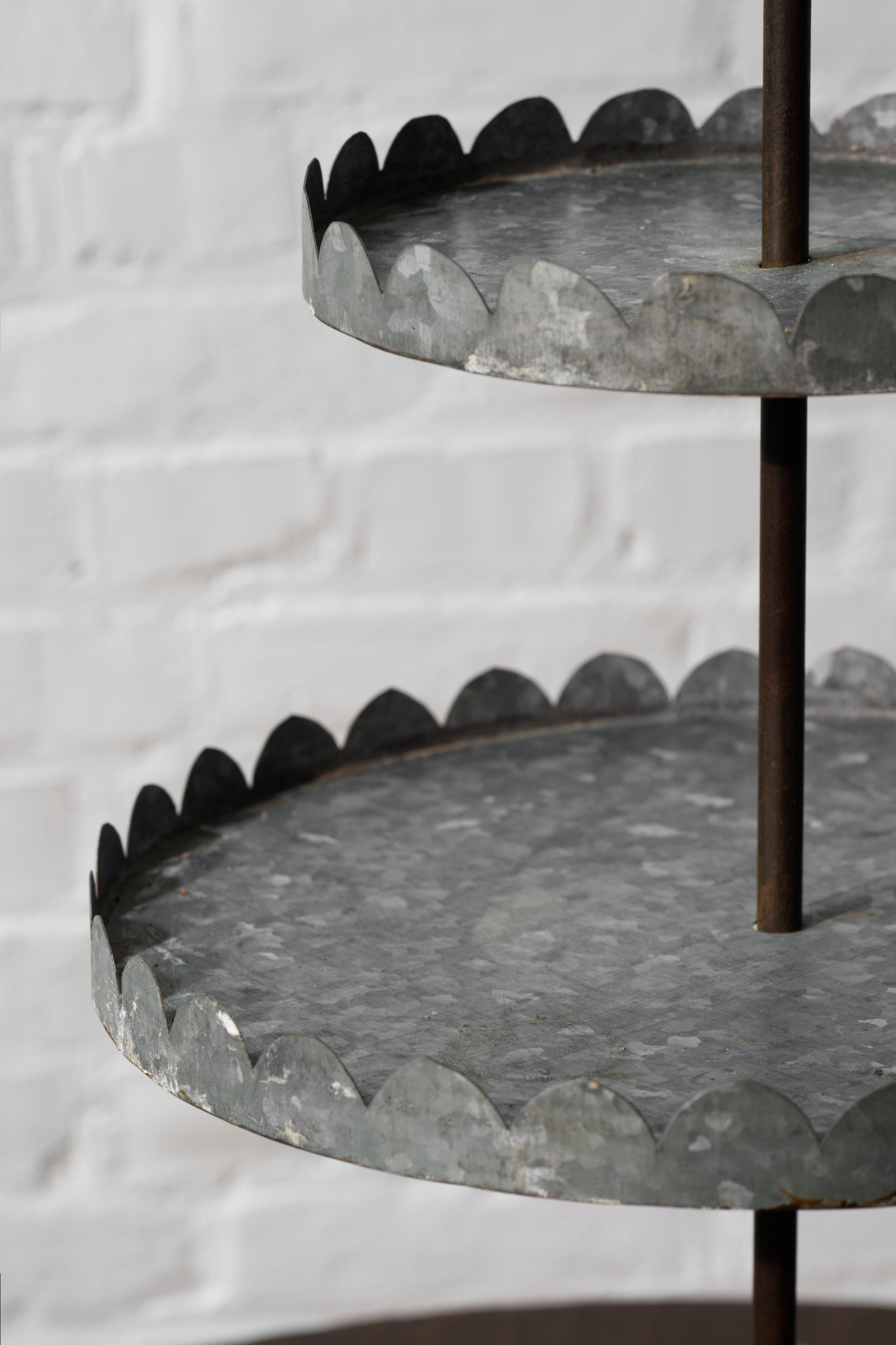 Large Handmade French/Belgian Three Tier Dessert Stand, 1940's im Zustand „Gut“ im Angebot in Balen, BE
