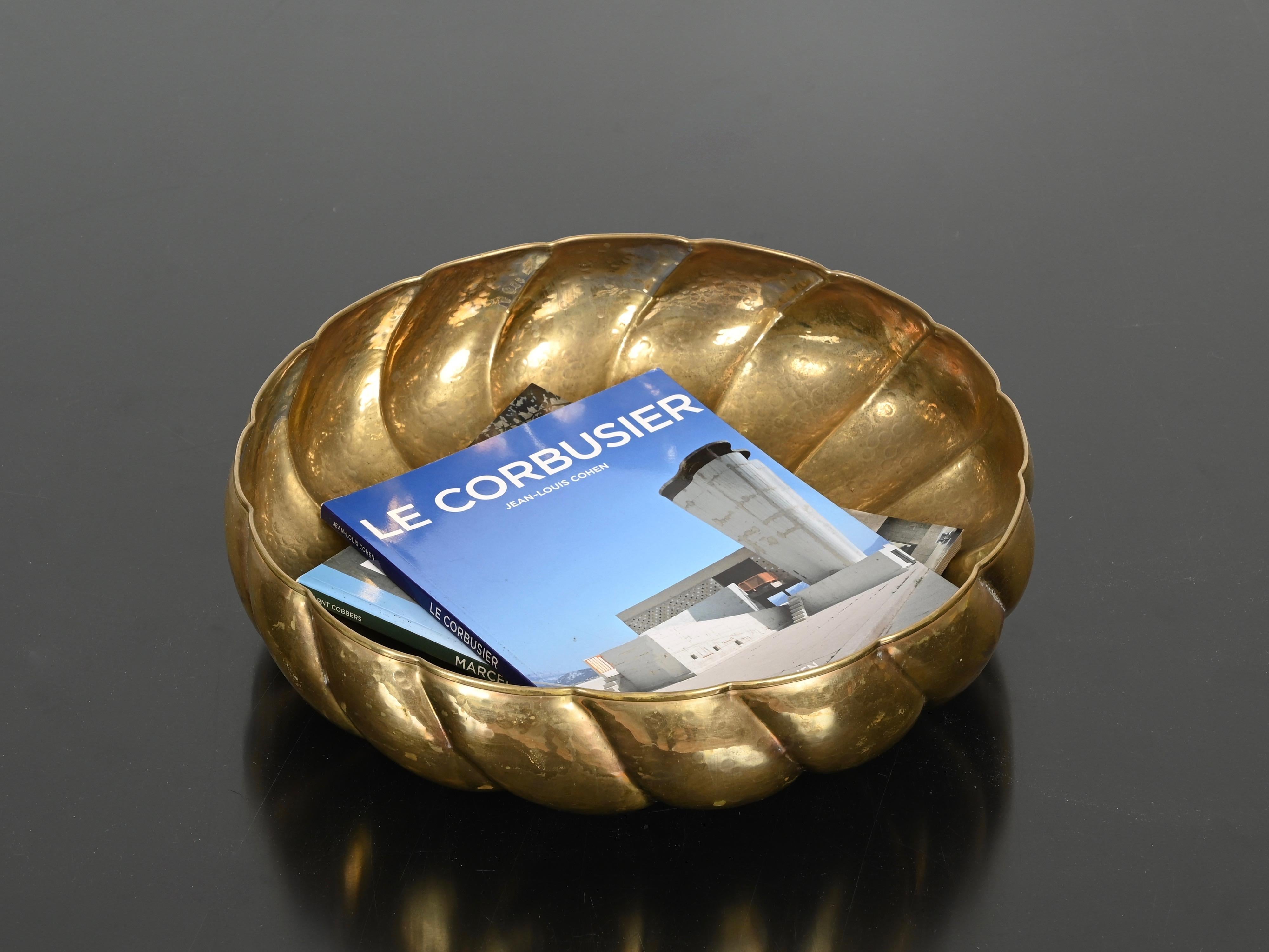 Mid-Century Modern Large Handmade Hammered Brass Centerpiece Bowl by Renzo Cassetti, Italy 1970s